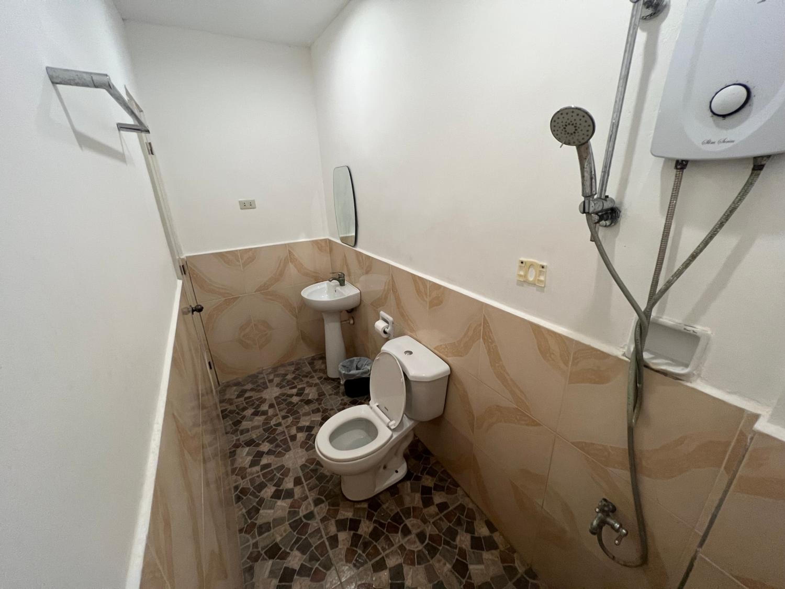 Budget Double Room - Photo 6