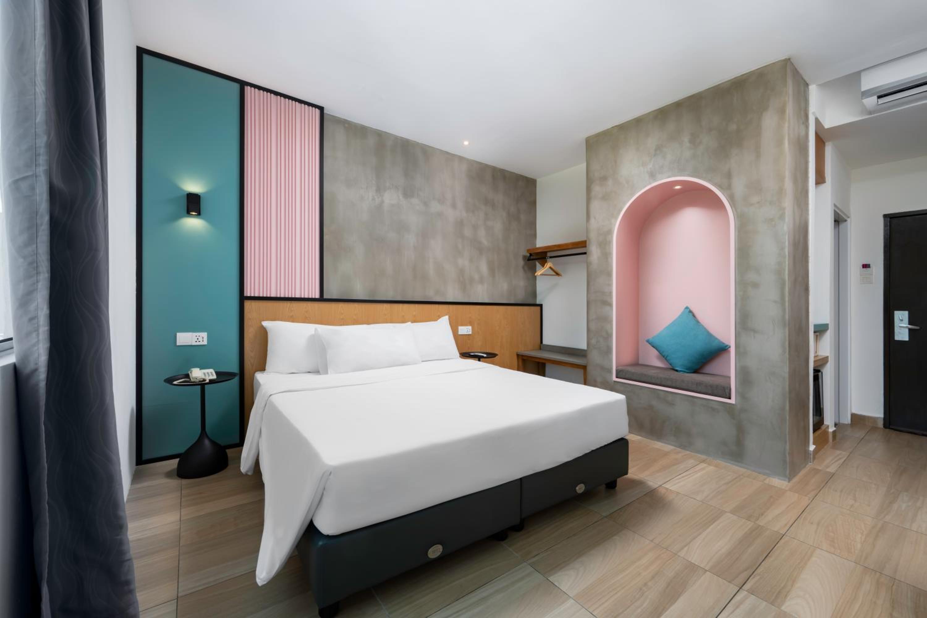 Deluxe King Room - Photo 3