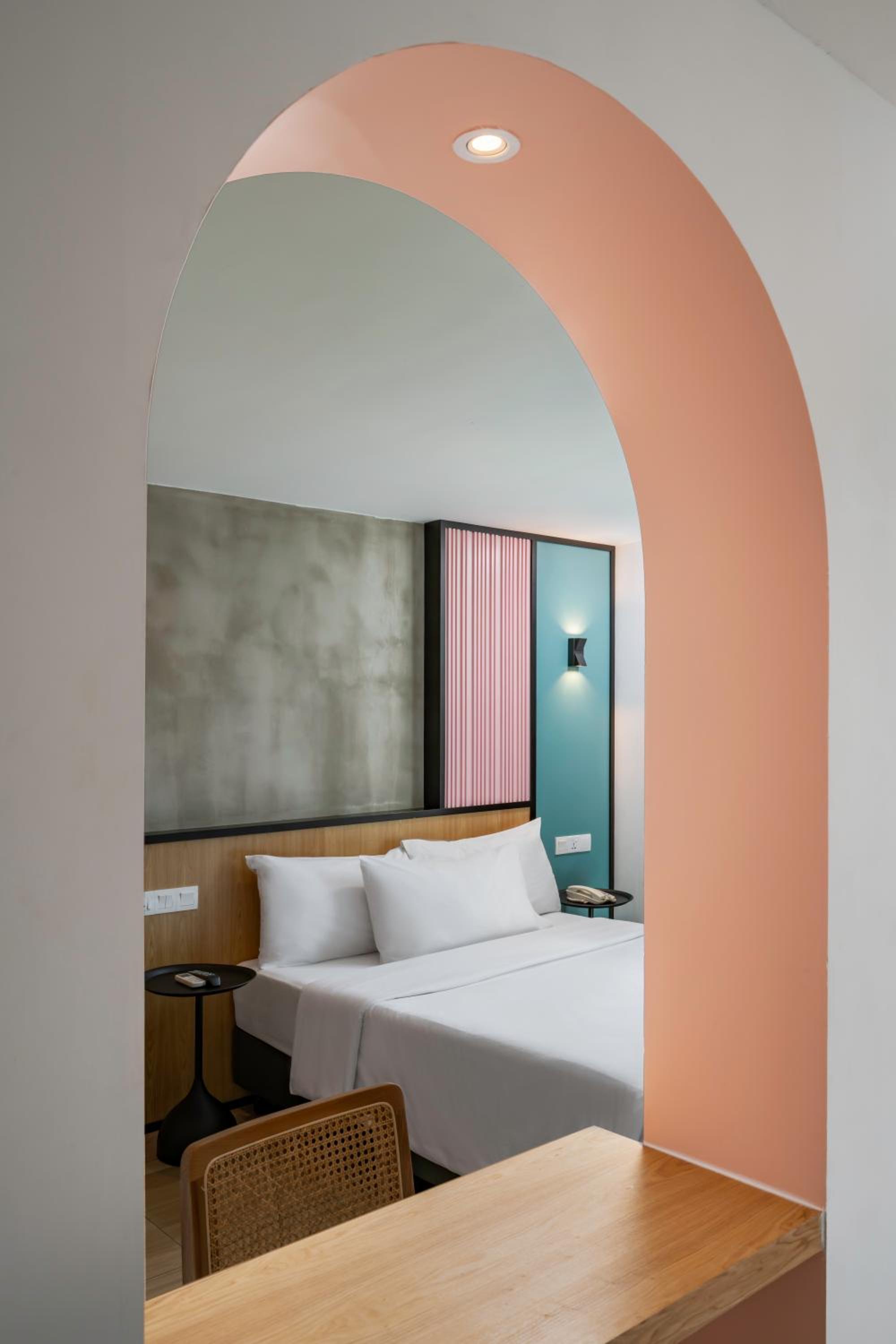Deluxe King Room - Photo 6