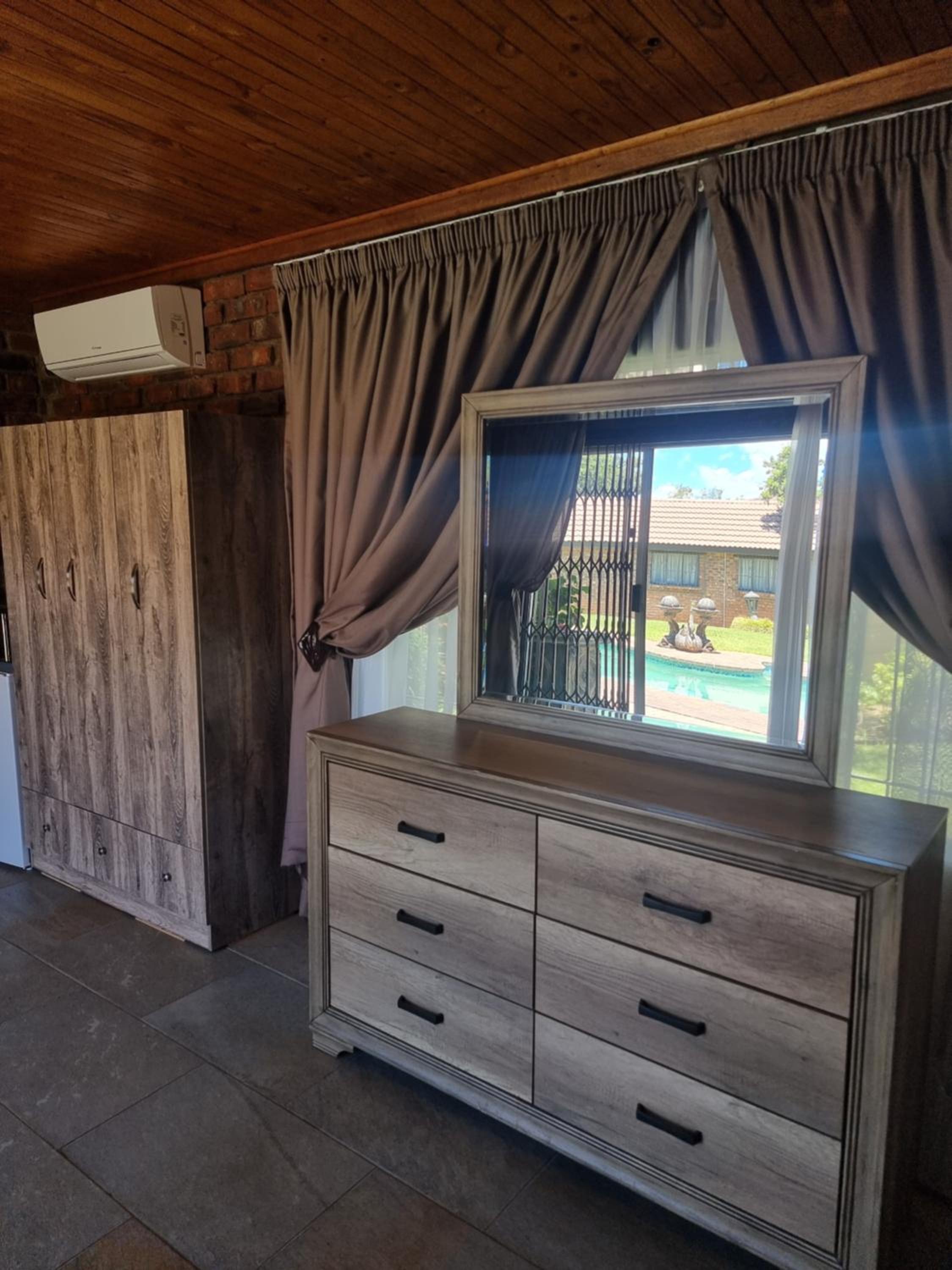 Deluxe Queen Room photo 1