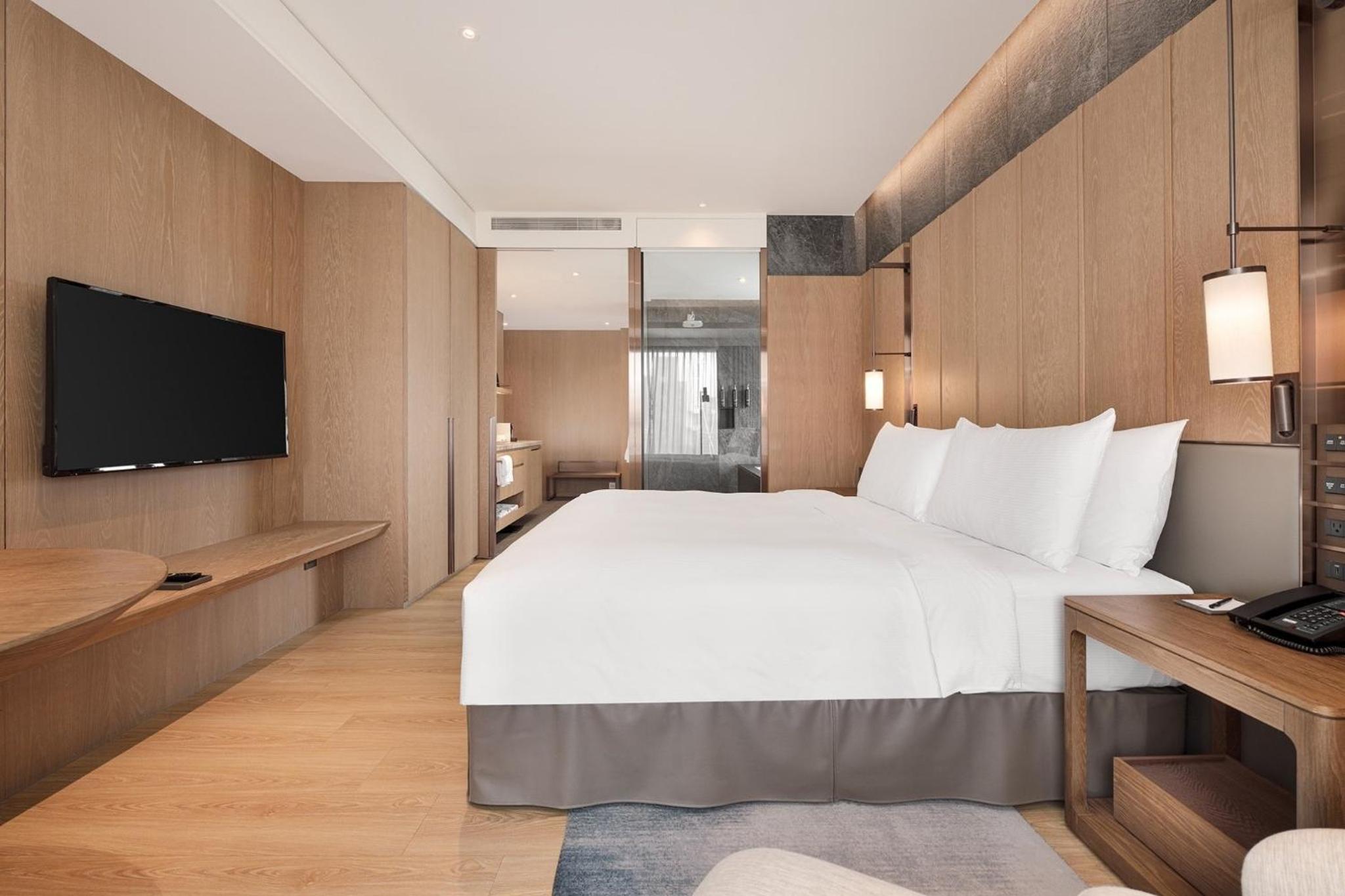 Available room thumbnail 5