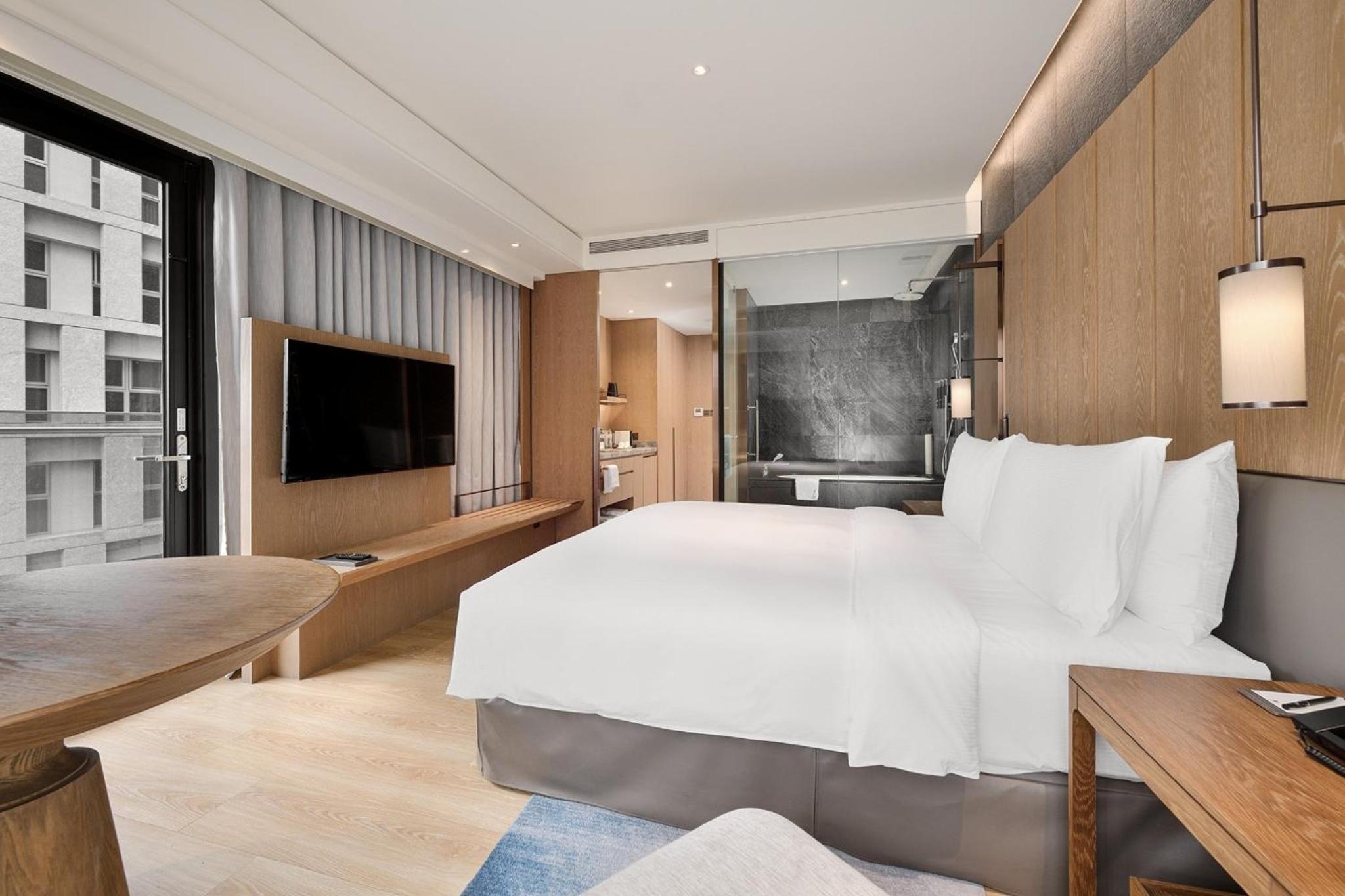 Corner King Room with Balcony