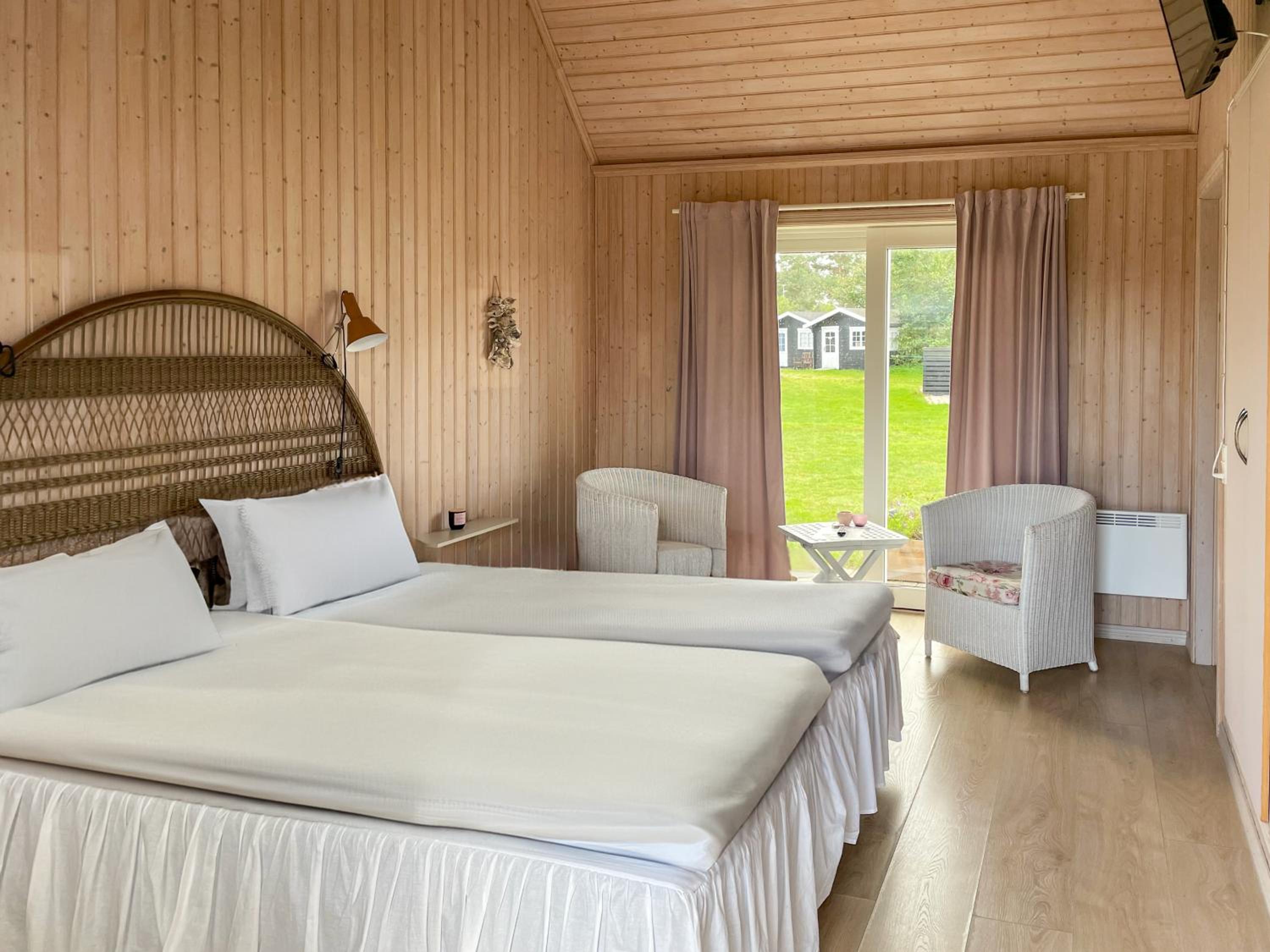 Double Room with Patio - Photo 3