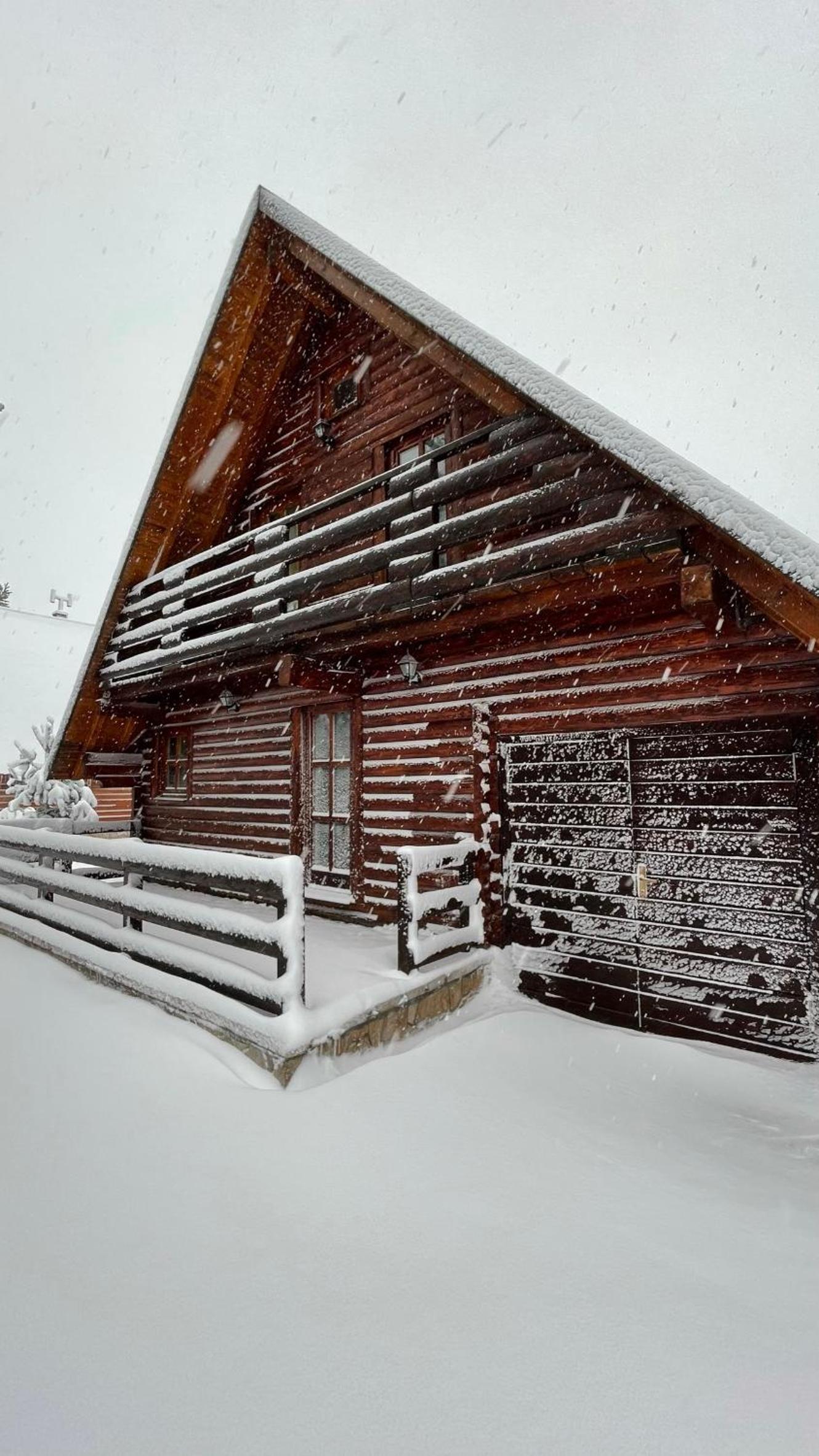 Three-Bedroom Chalet photo 2