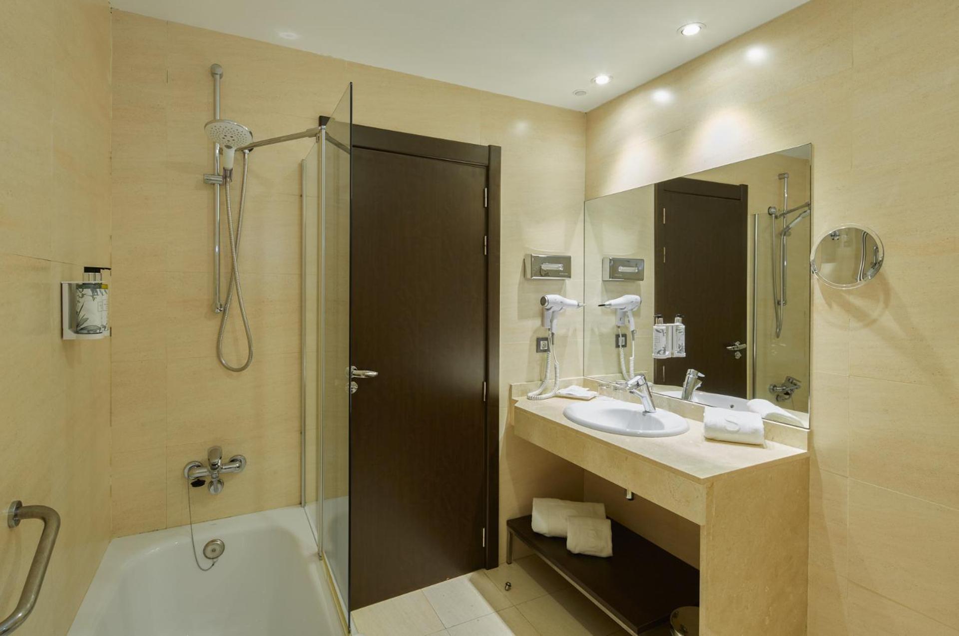 Twin Room - Photo 6