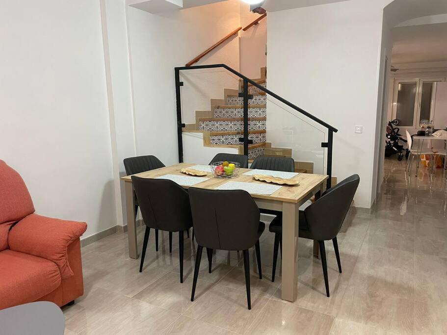 Three-Bedroom House photo 2