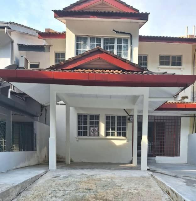 Three-Bedroom House photo 1