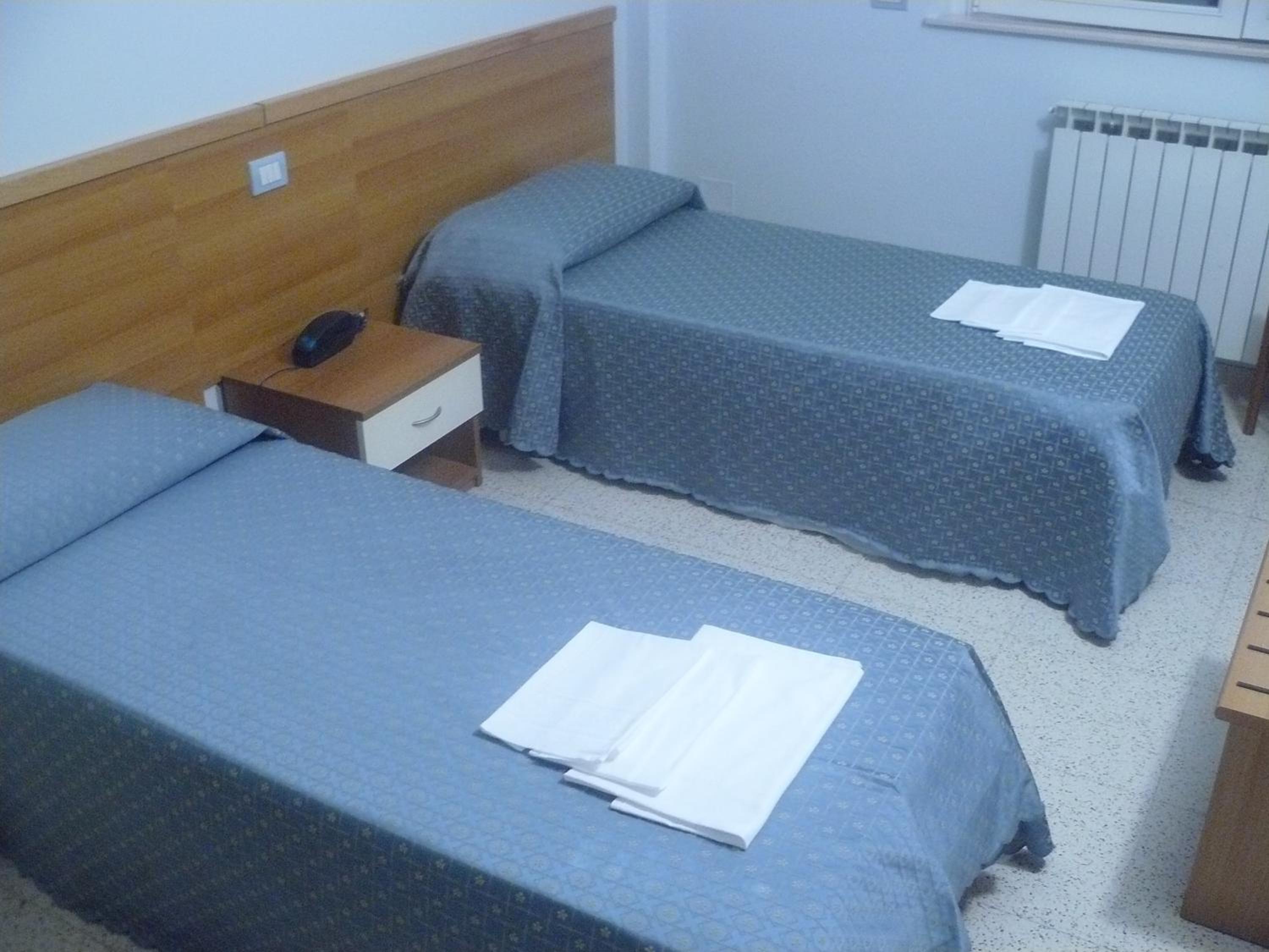 Twin Room - Photo 6