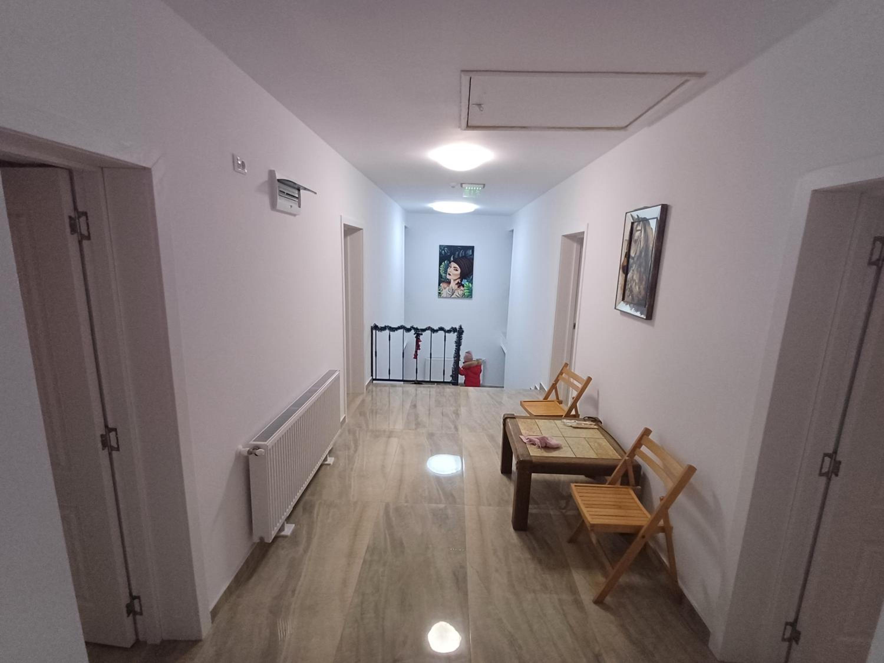 Seven-Bedroom House photo 2