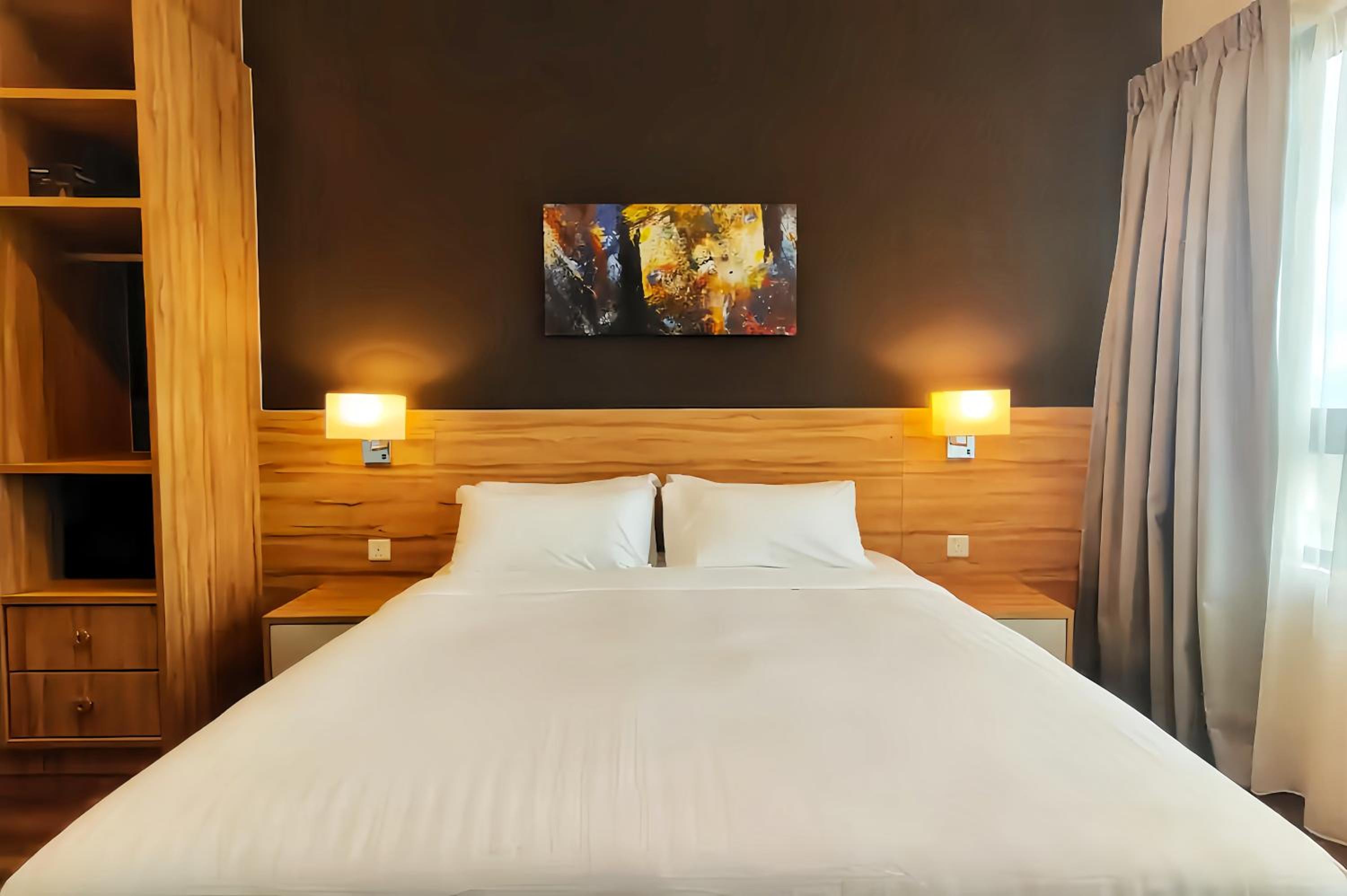 One-Bedroom Apartment - Photo 3
