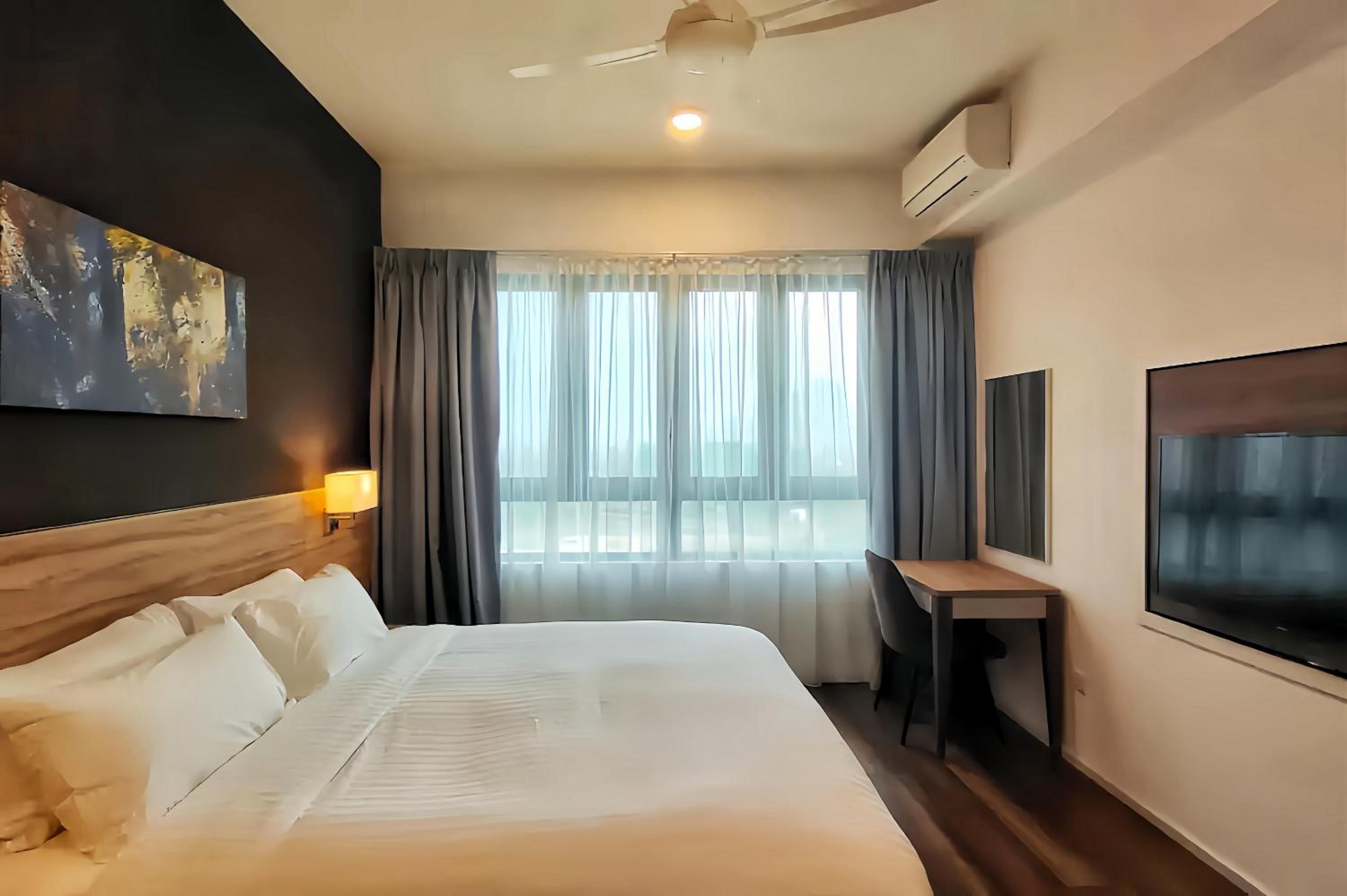 One-Bedroom Apartment - Photo 4