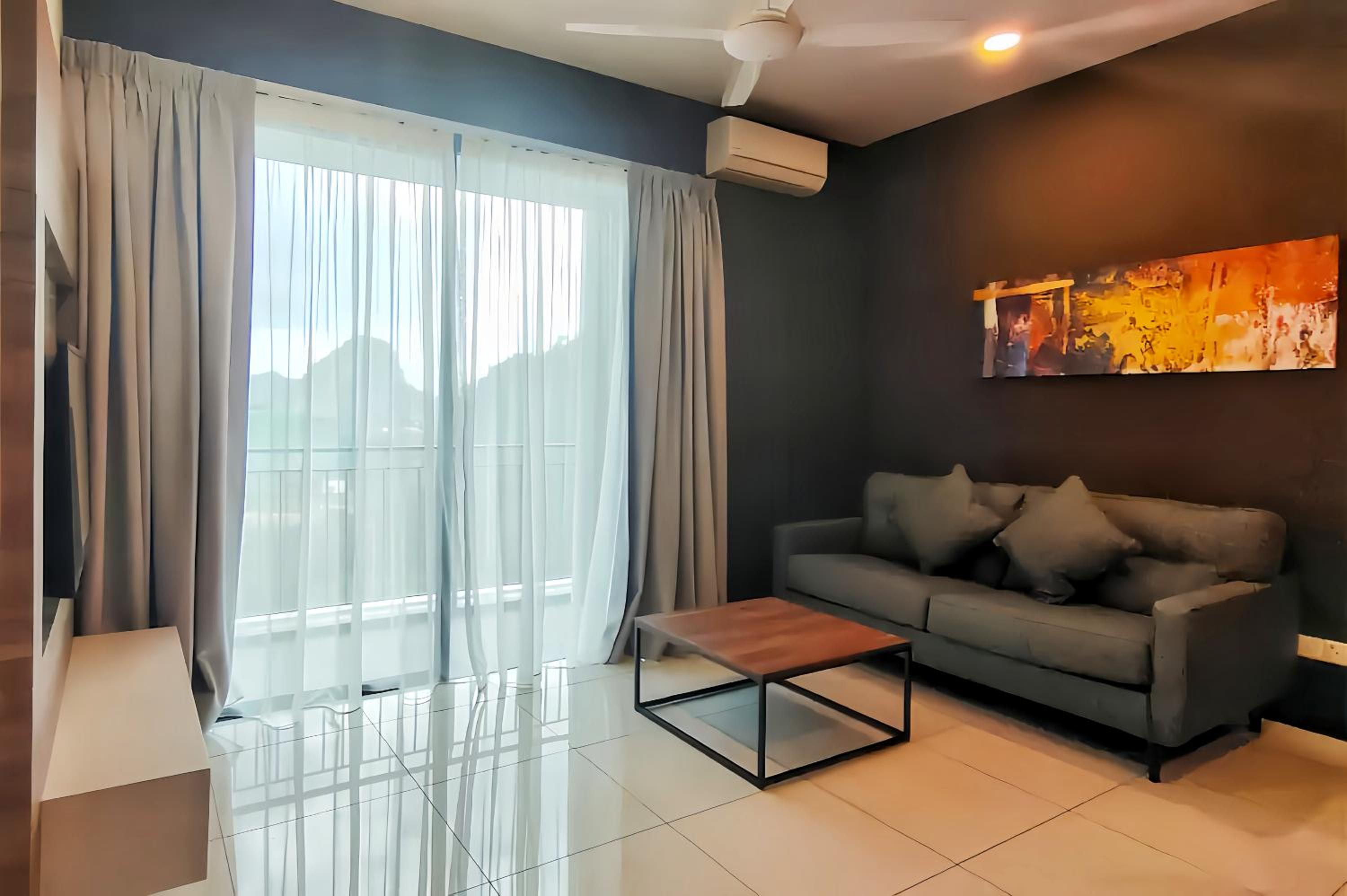 One-Bedroom Apartment - Photo 2