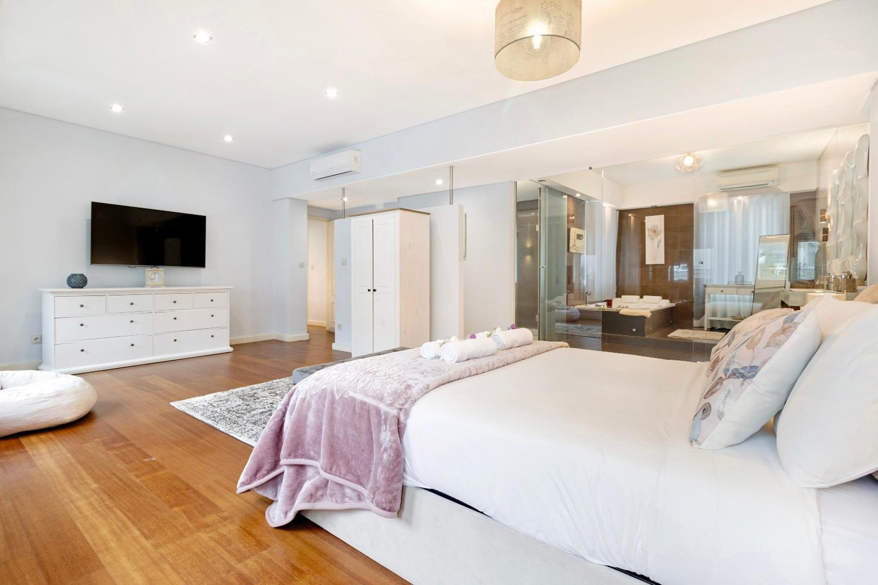 Two-Bedroom Apartment with Mountain View