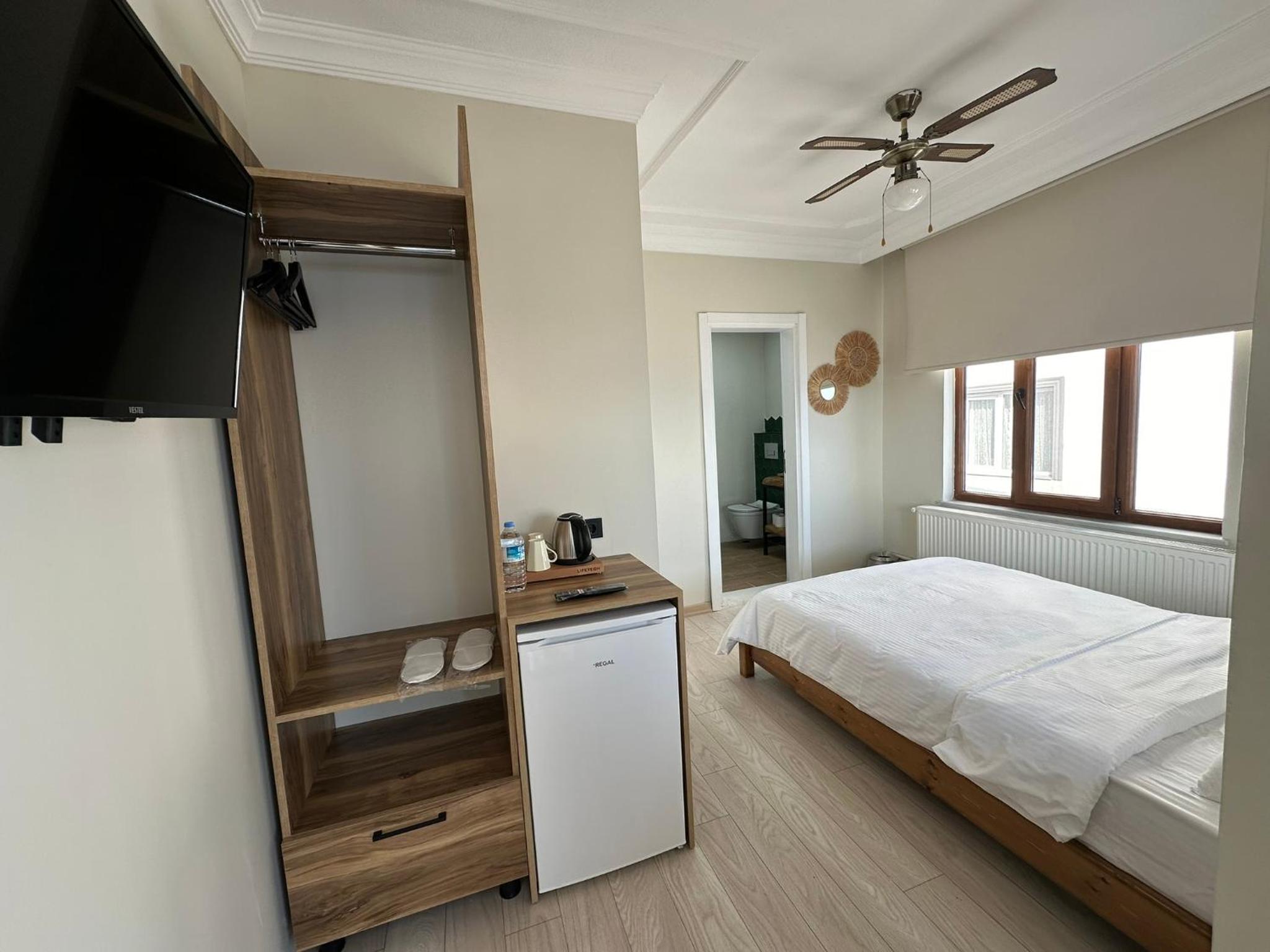 Double Room with Balcony photo 3