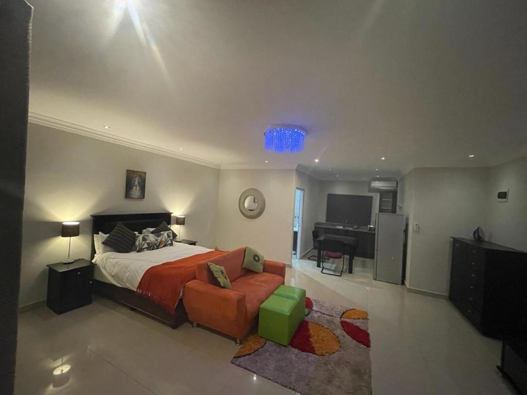 Deluxe Queen Suite - Photo 1