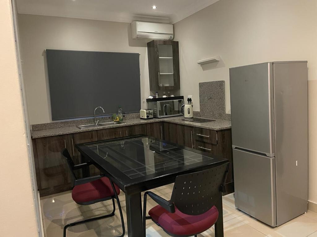 Deluxe Queen Suite - Photo 5