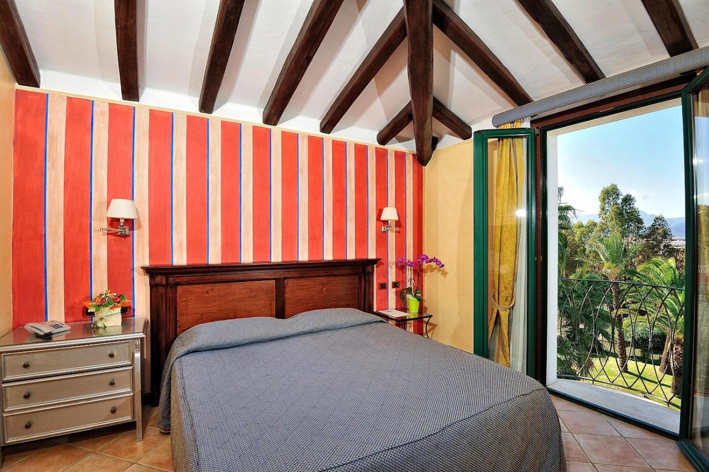 Double Room with Pool View - Photo 1