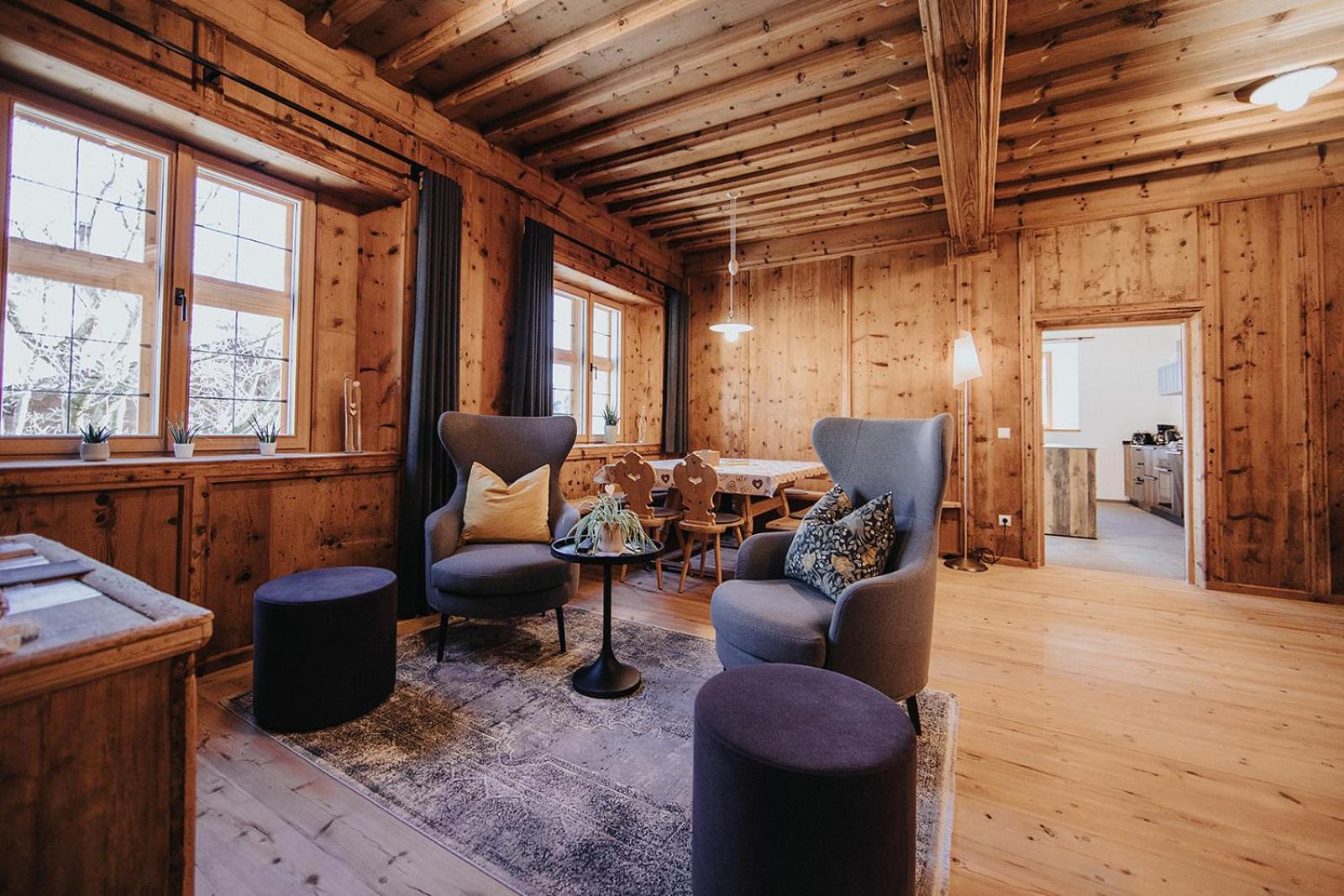Seven-Bedroom House photo 2