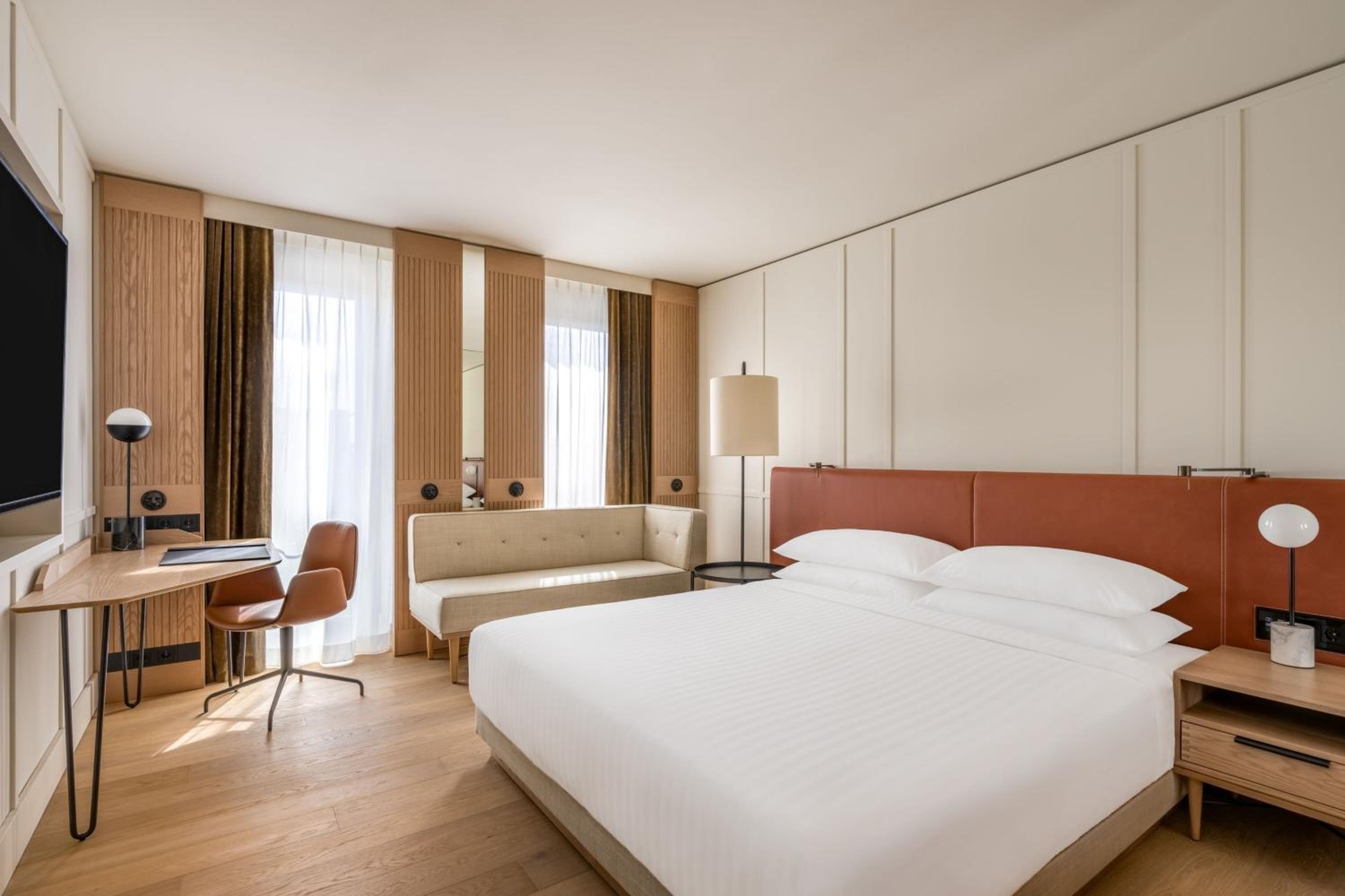 Executive King Room - Club Lounge Access