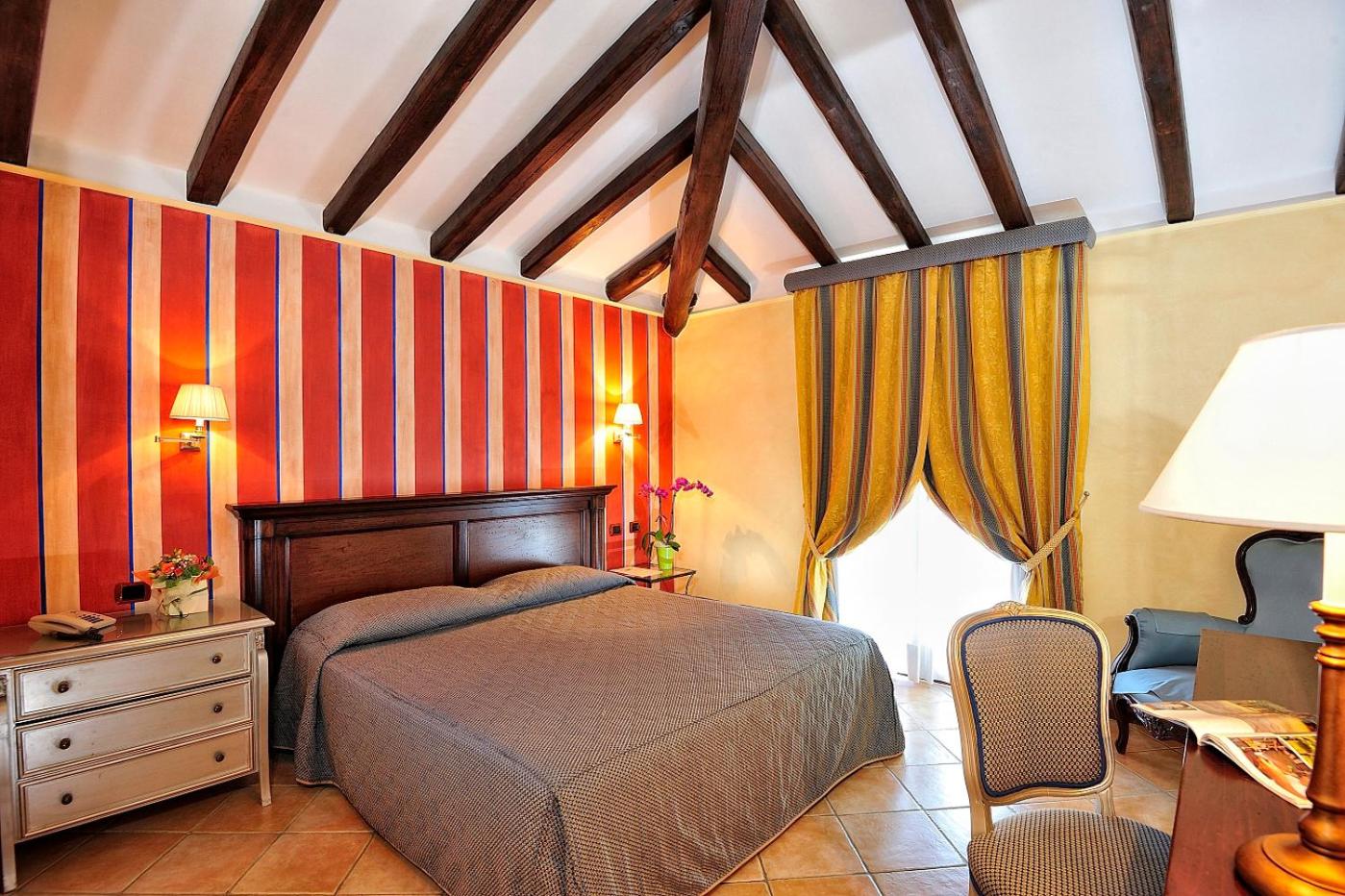 Double Room with Pool View - Photo 2