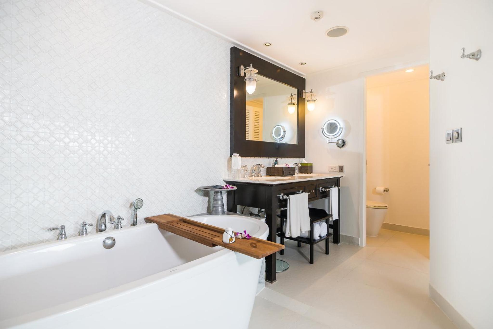 Classic King Room with Ocean View - Photo 6