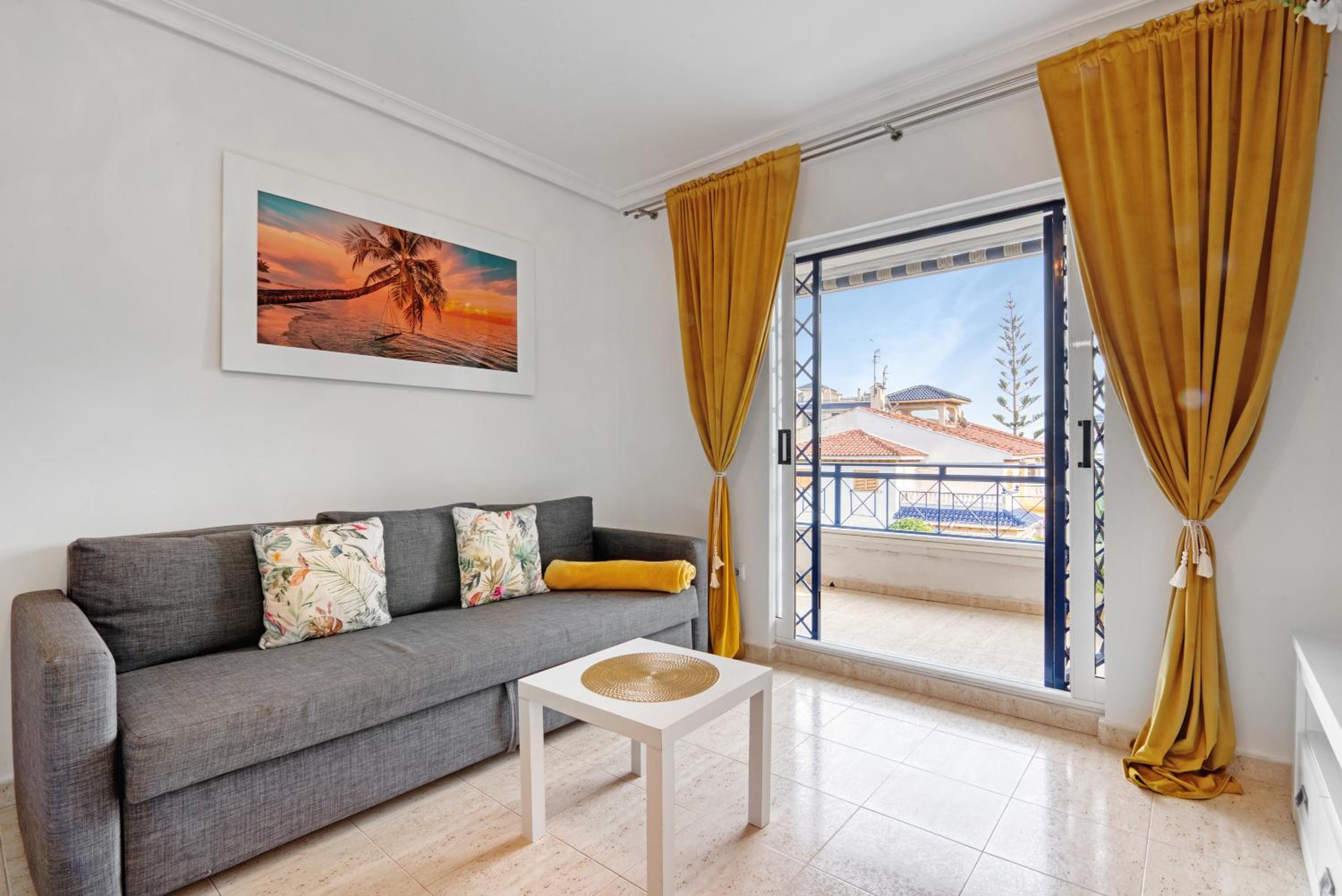 Apartamento de un dormitorio superior con balcón