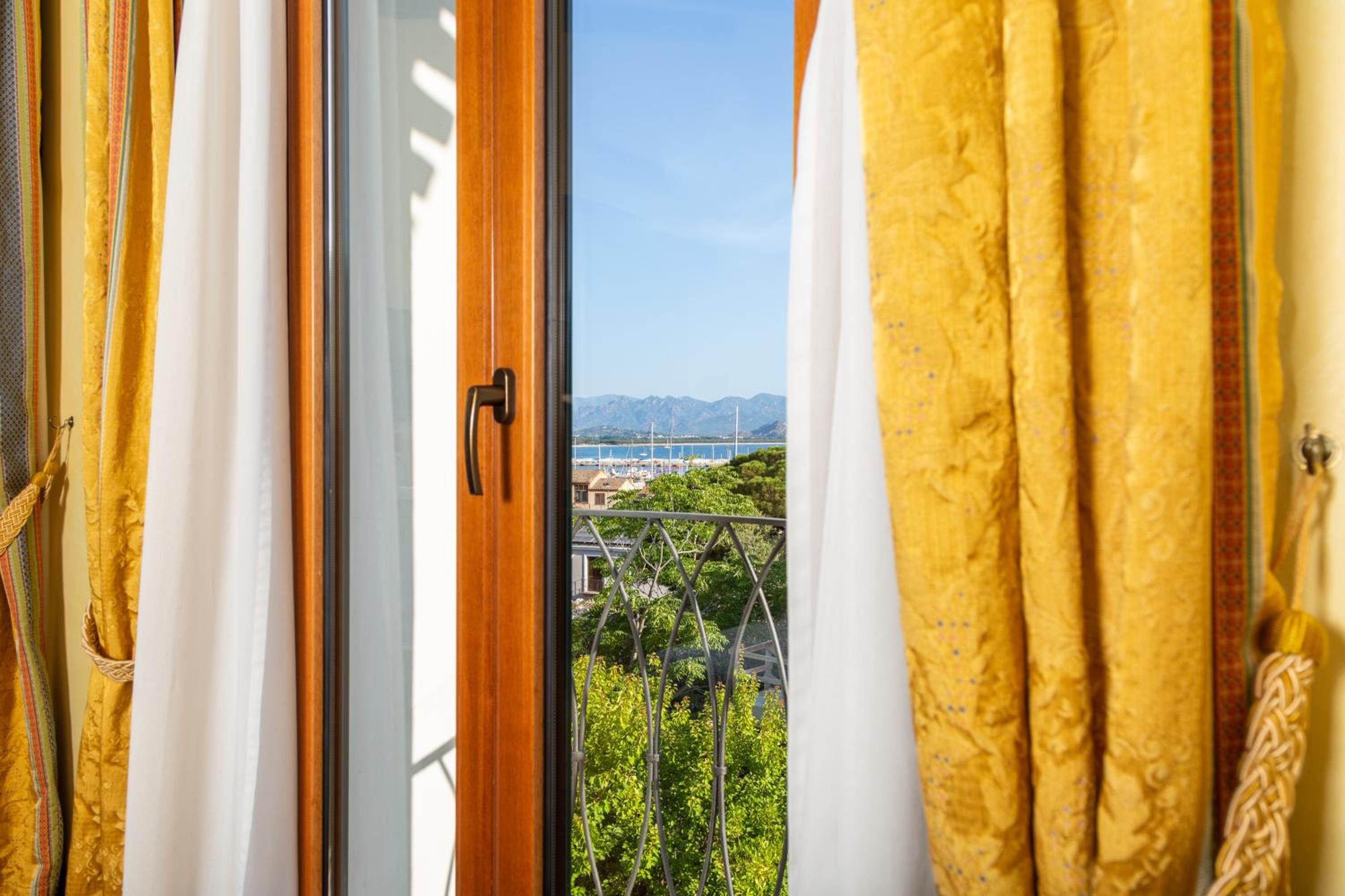Double Room with Sea View - Photo 1