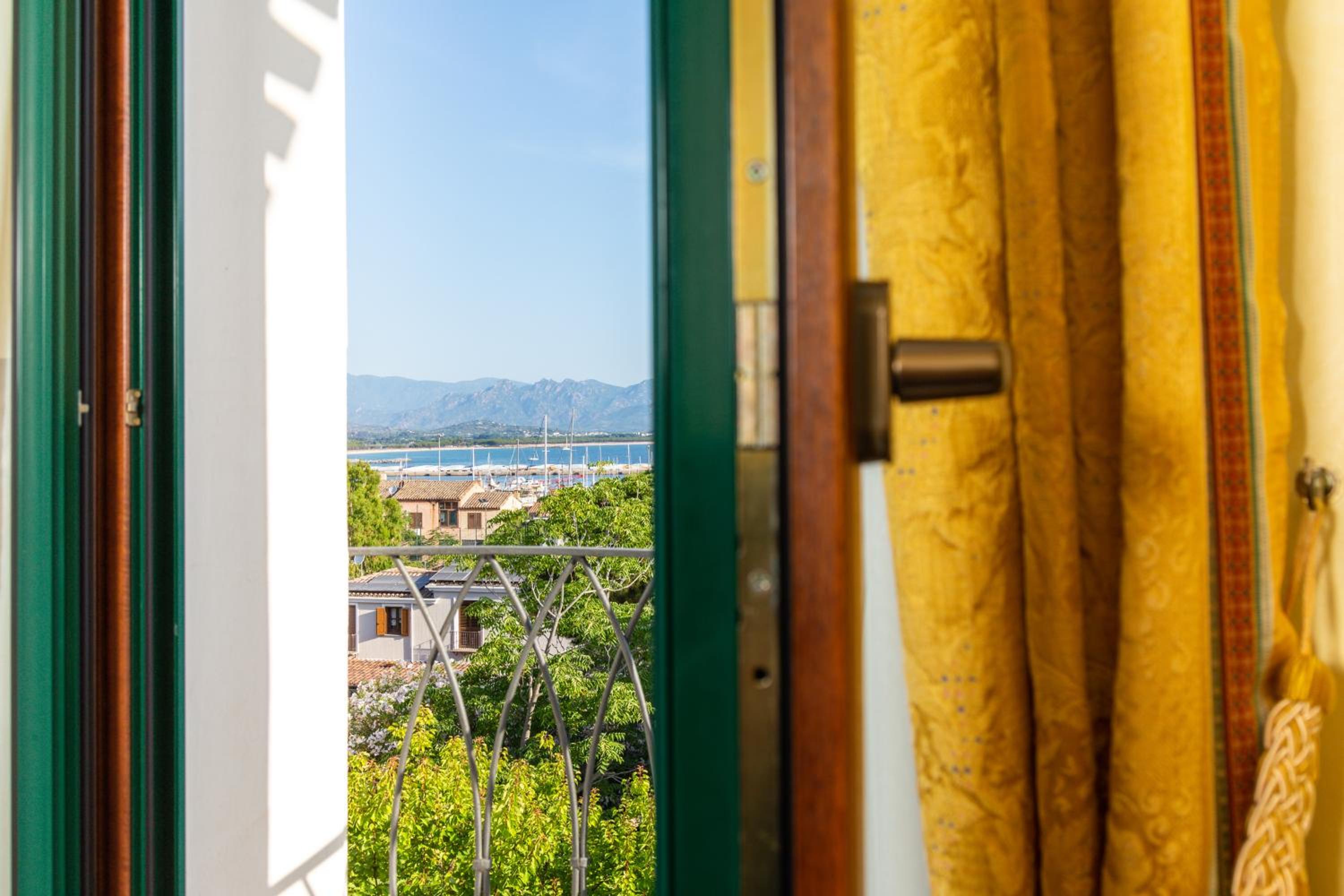 Double Room with Sea View - Photo 4