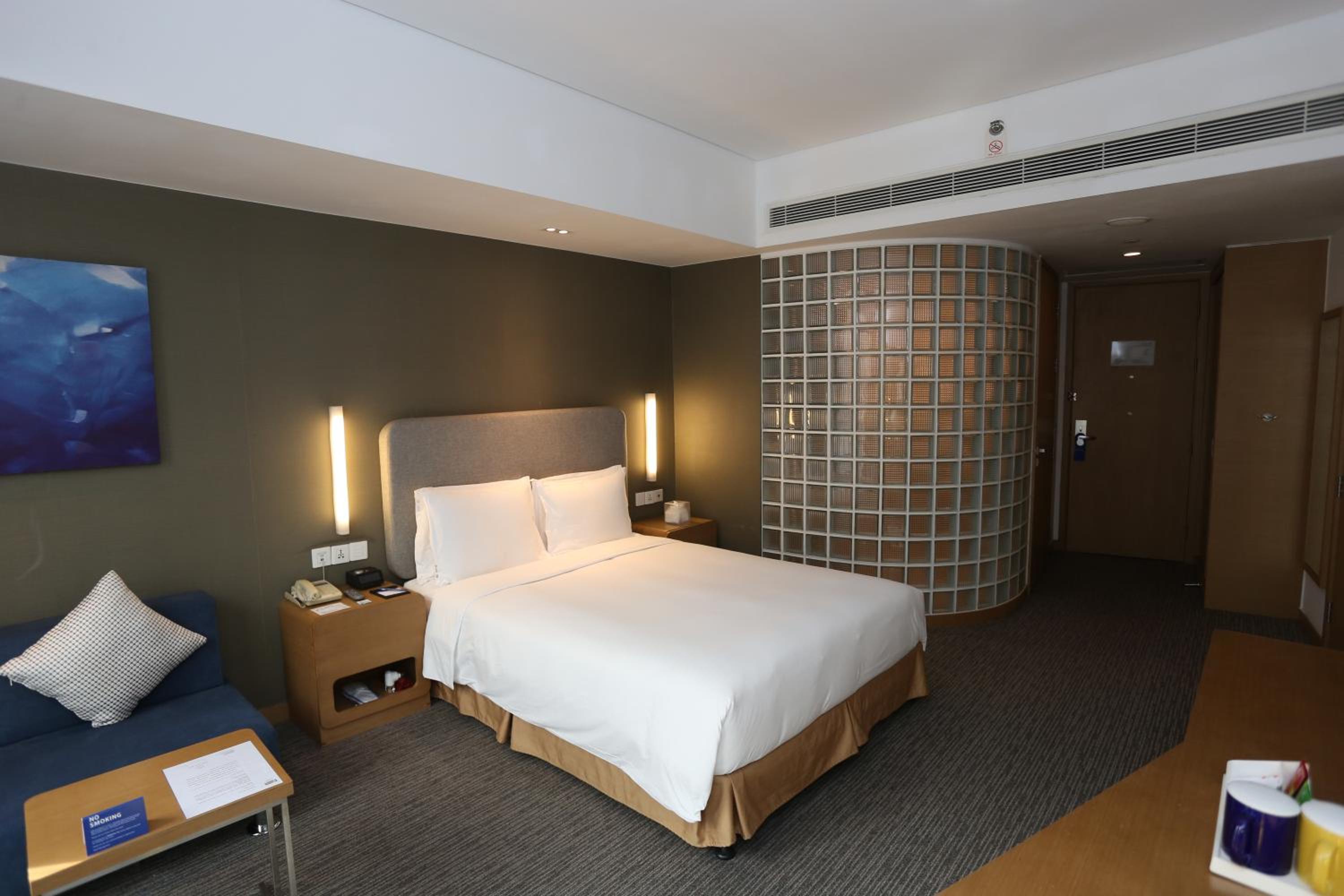 Queen Room - Accessible - Photo 2