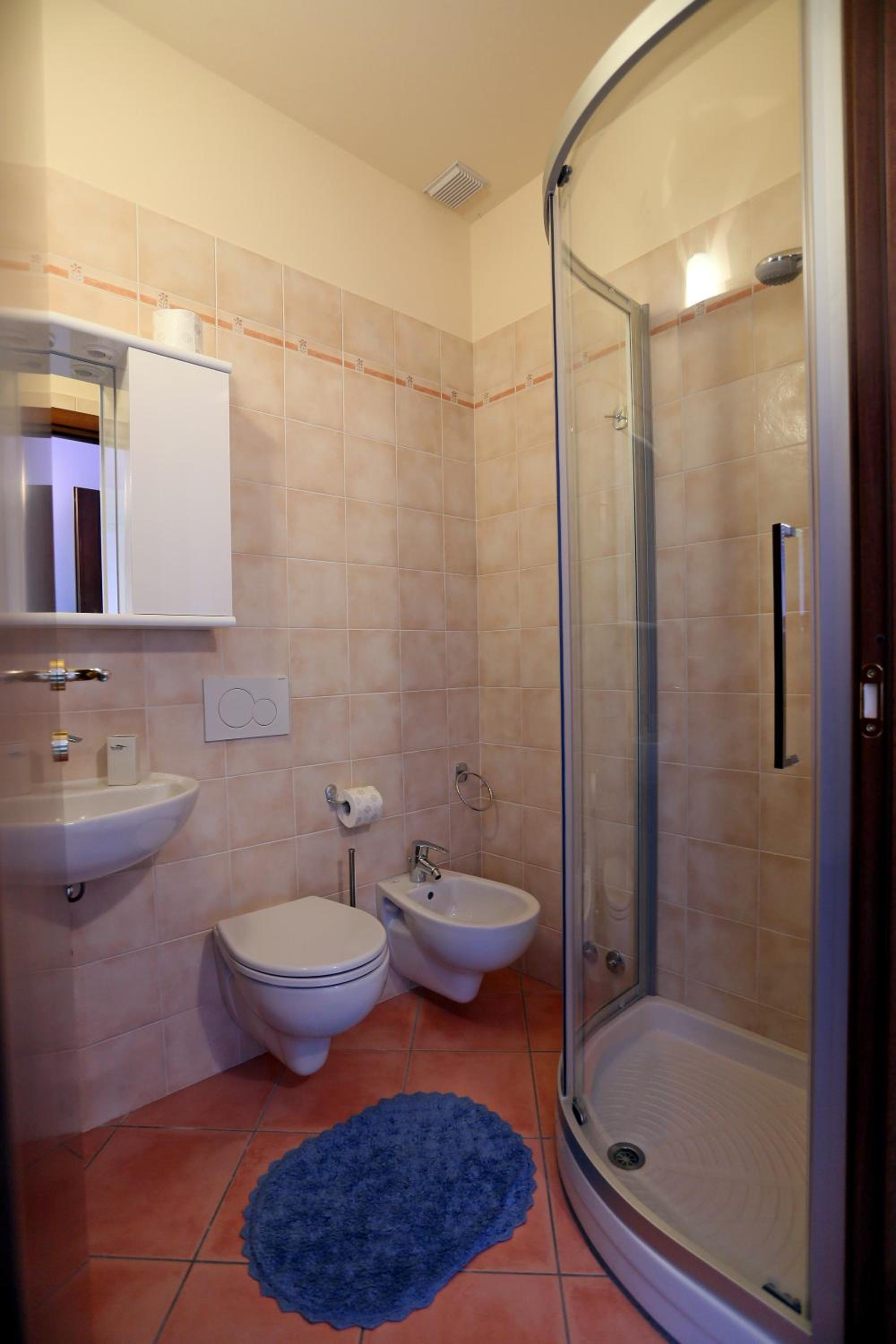 Small Double Room photo 2