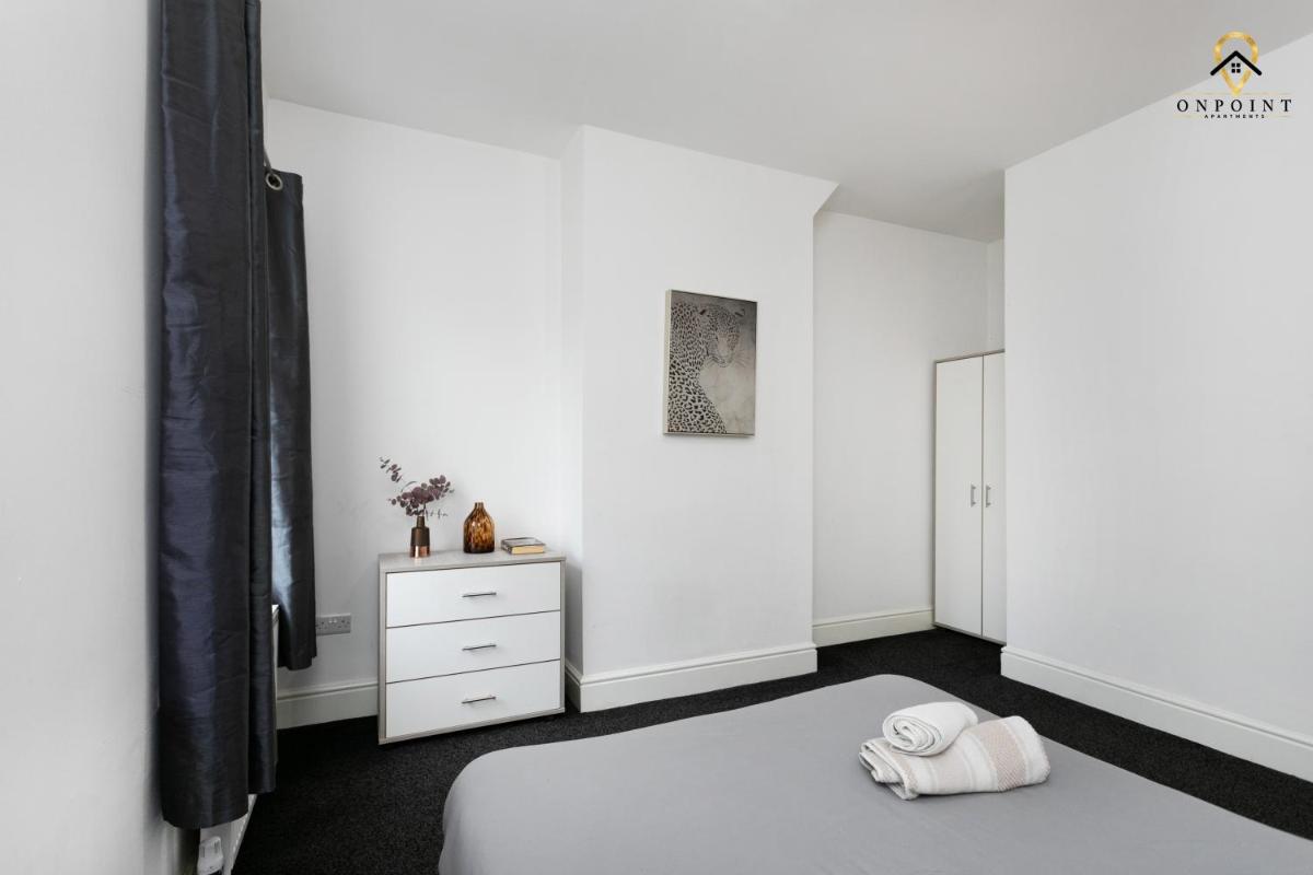 Four-Bedroom House photo 3