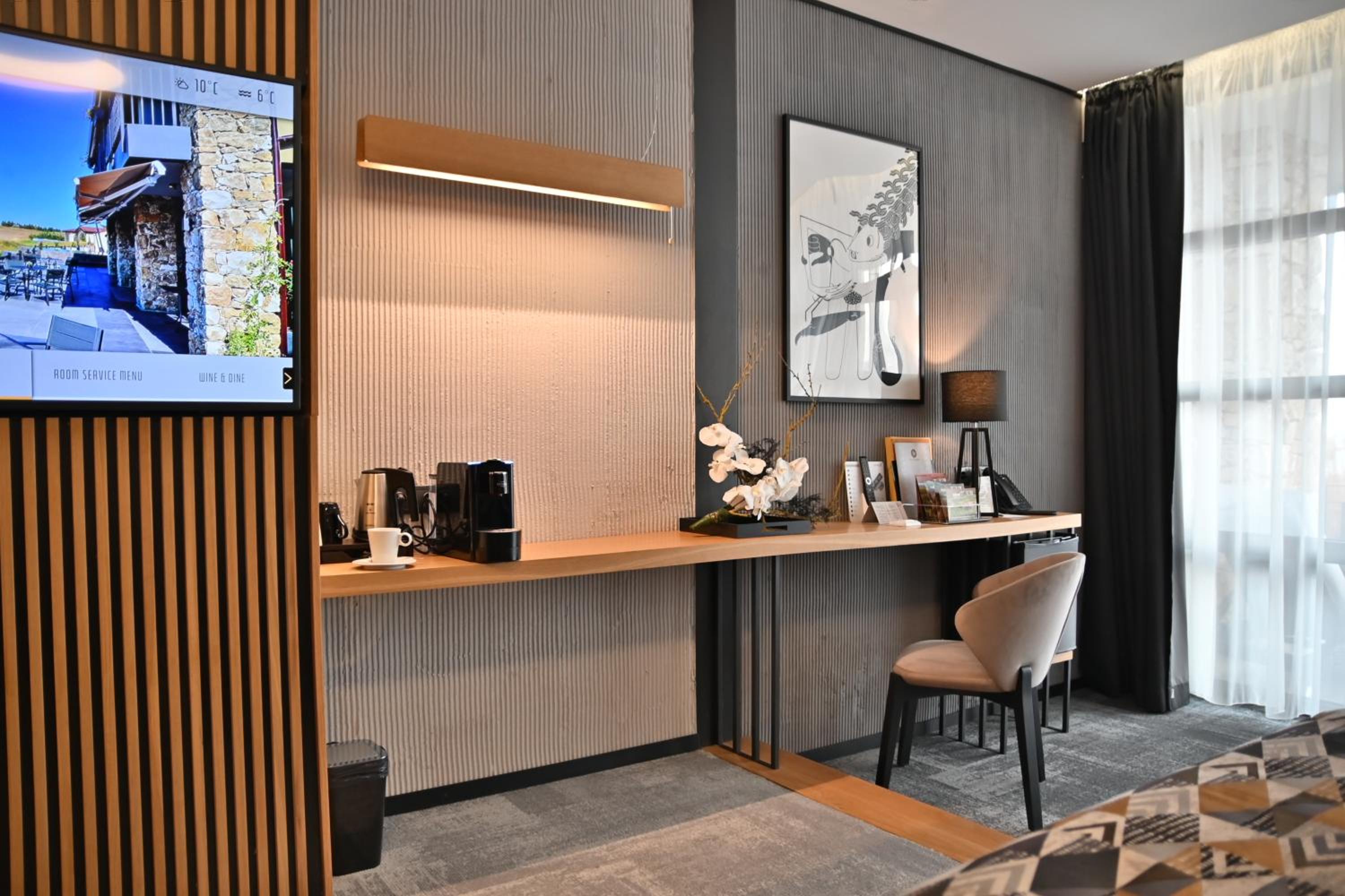 Deluxe Double or Twin Room with Sea View - Photo 3