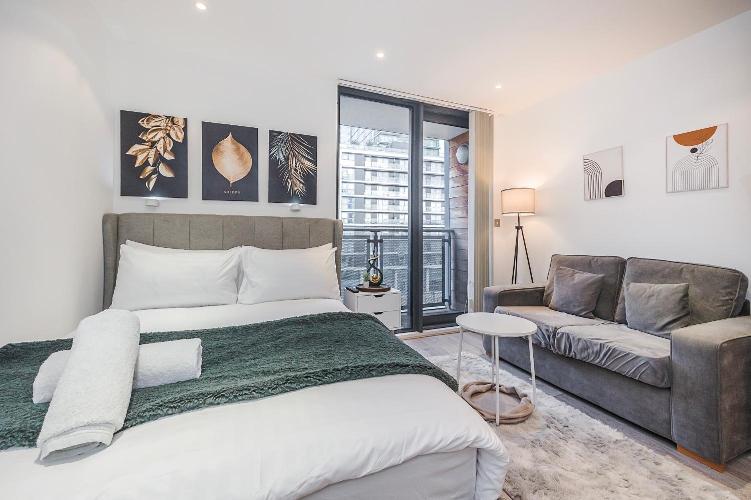 One-Bedroom Apartment photo 1