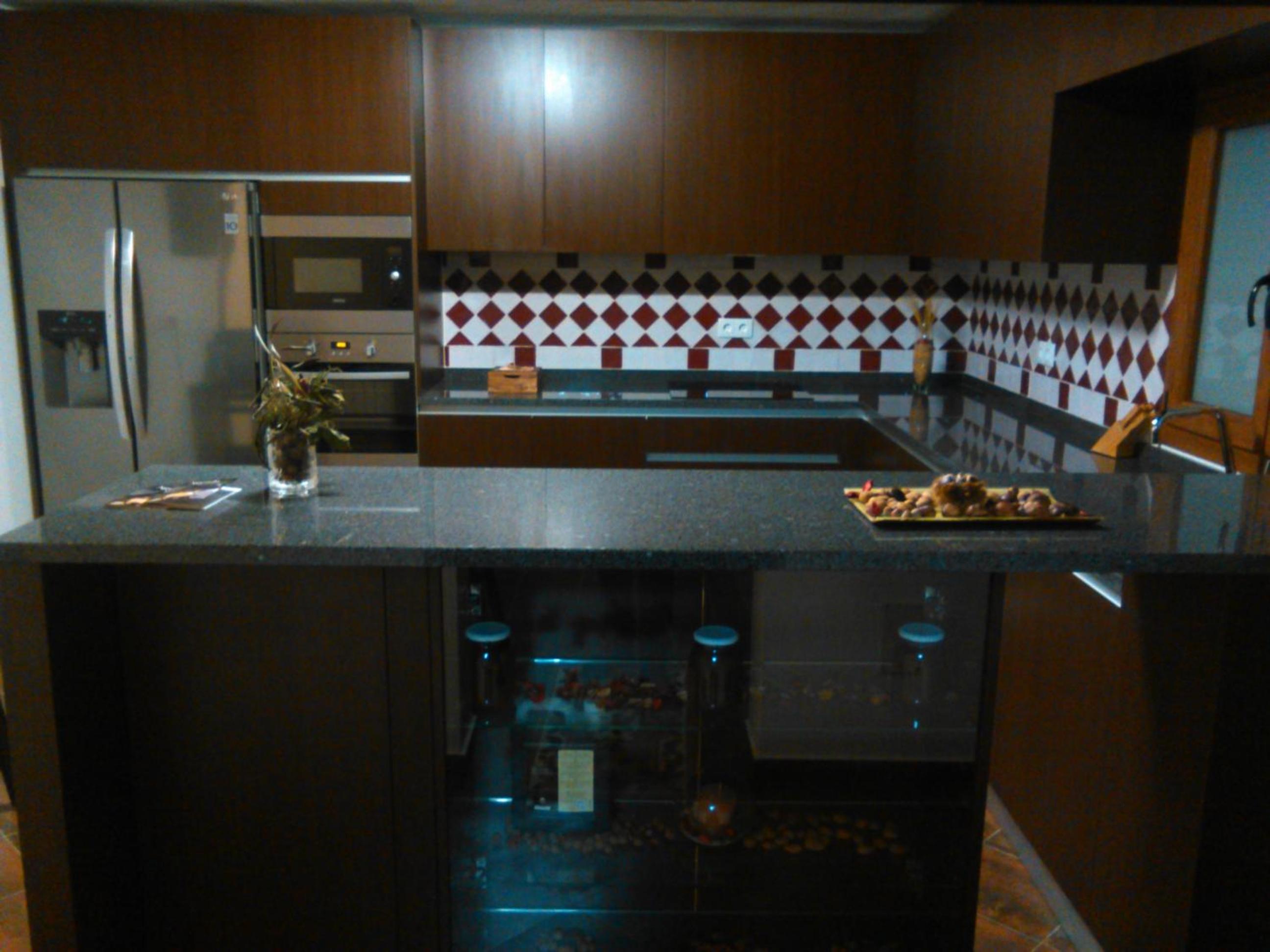 Six-Bedroom House - Photo 26