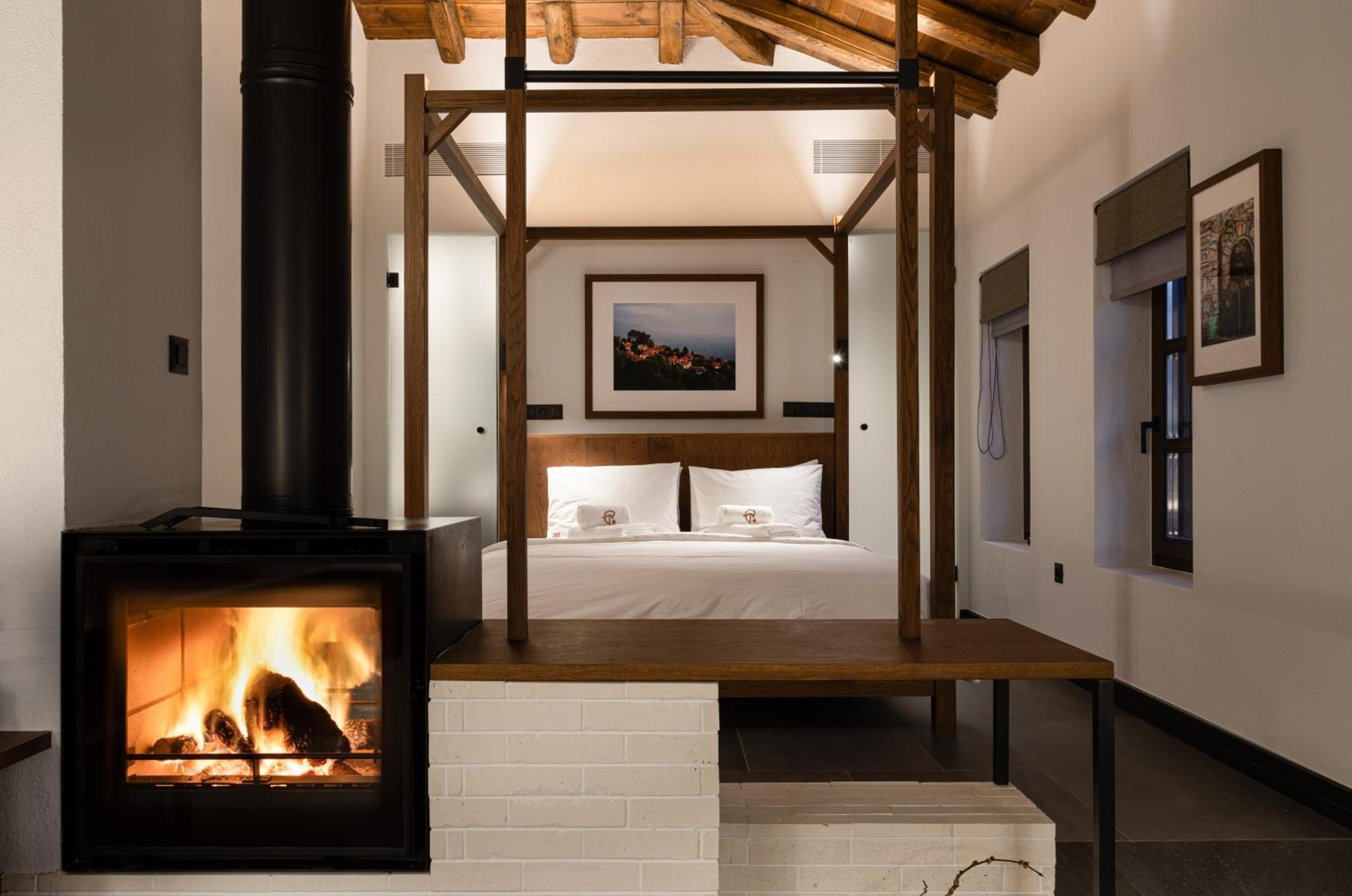	Junior Suite with Fireplace - Mountain & Sea View - Photo 7