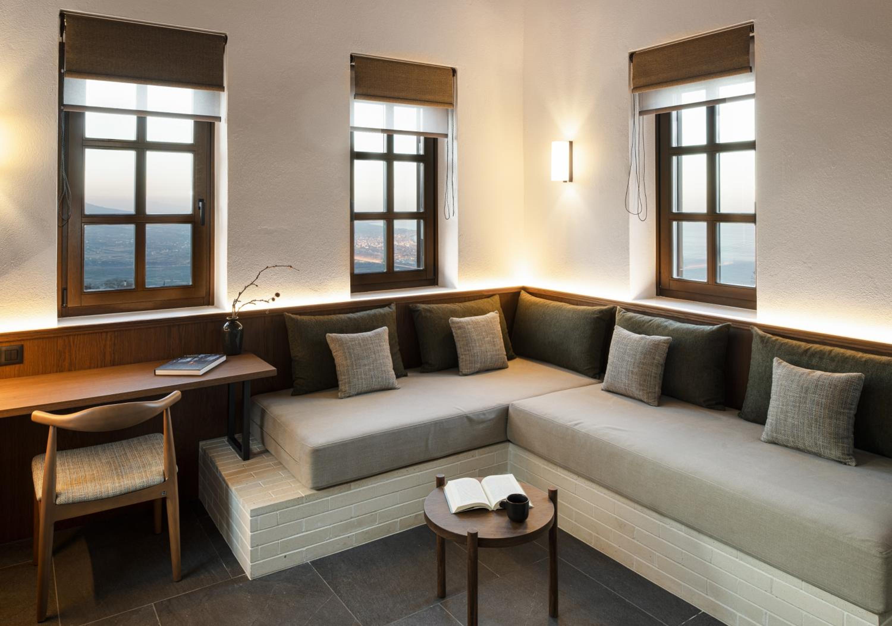 	Junior Suite with Fireplace - Mountain & Sea View - Photo 2