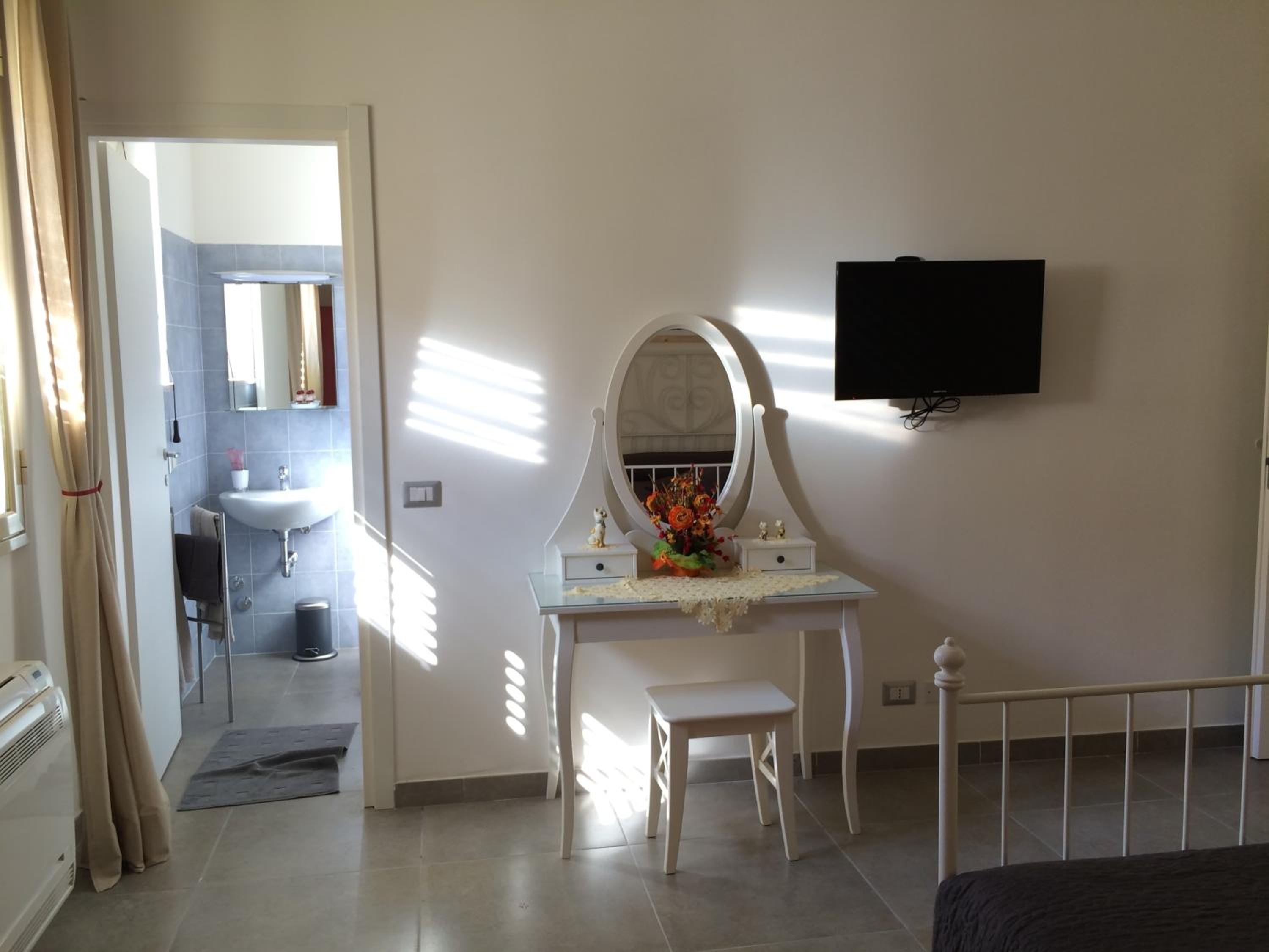 Large Double Room photo 3