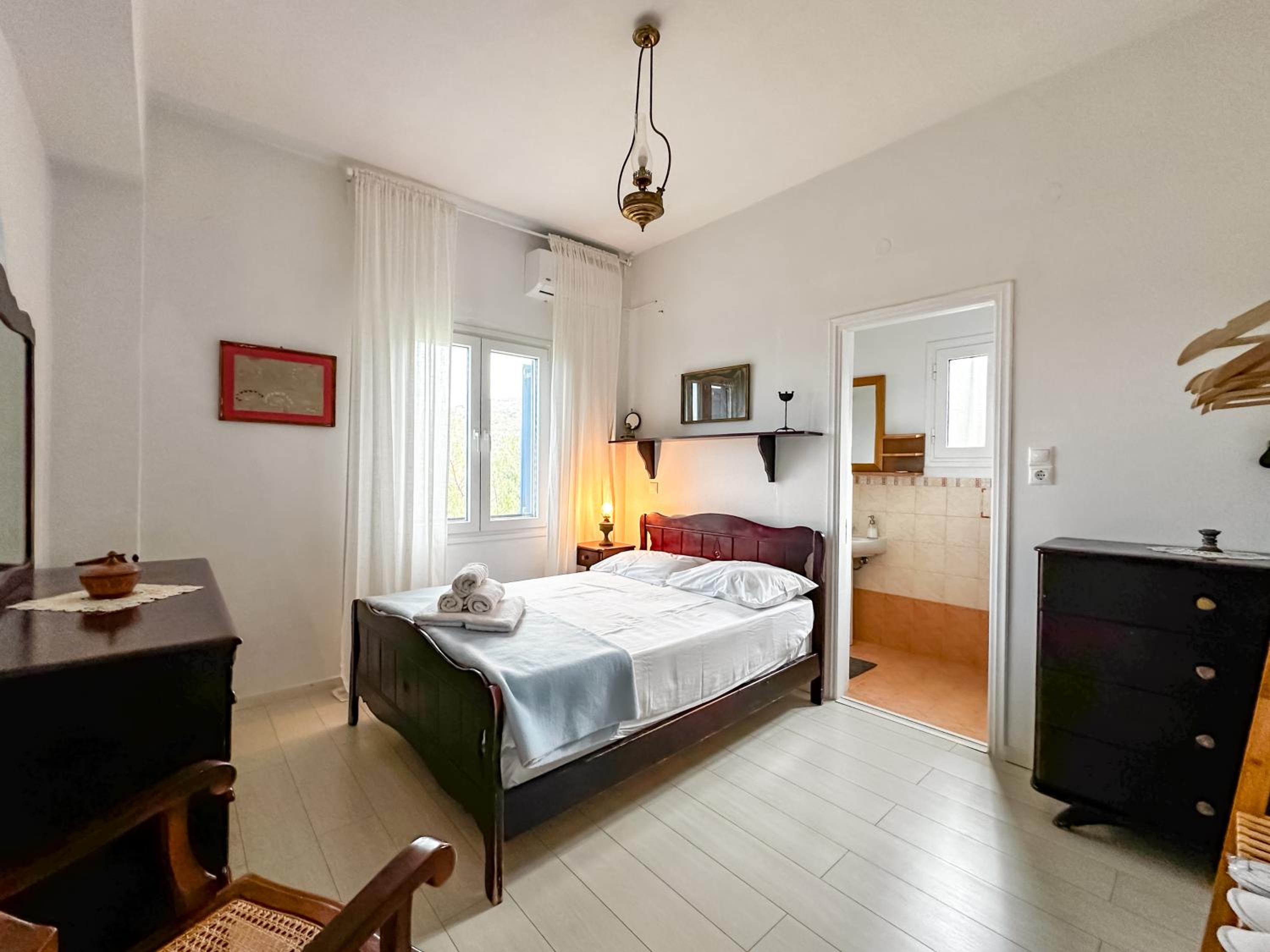 Three-Bedroom House photo 3