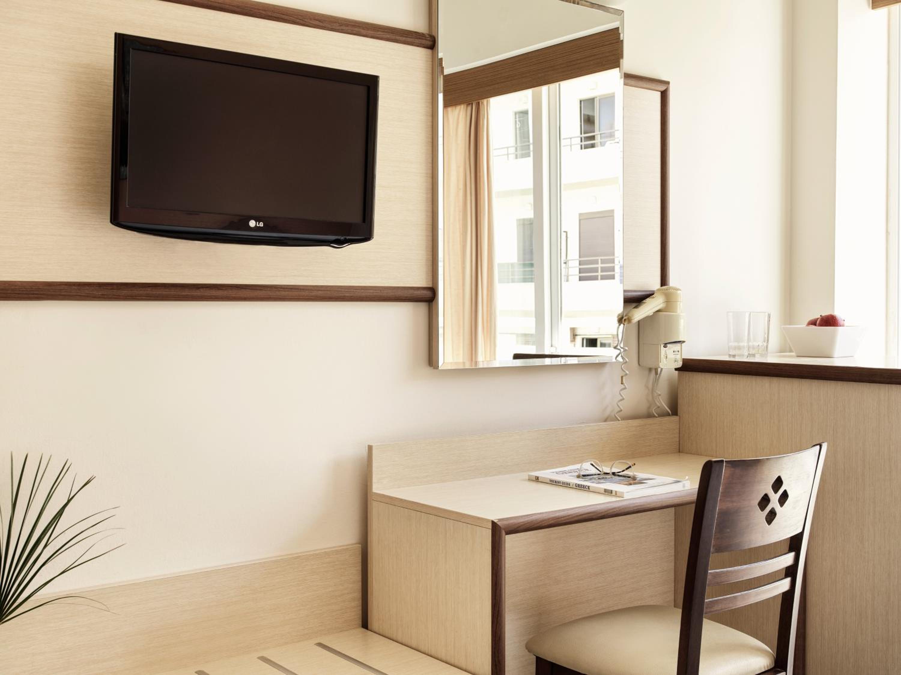Double or Twin Room - Photo 4