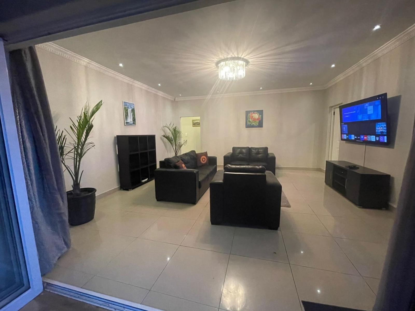 Deluxe Family Suite - Photo 1