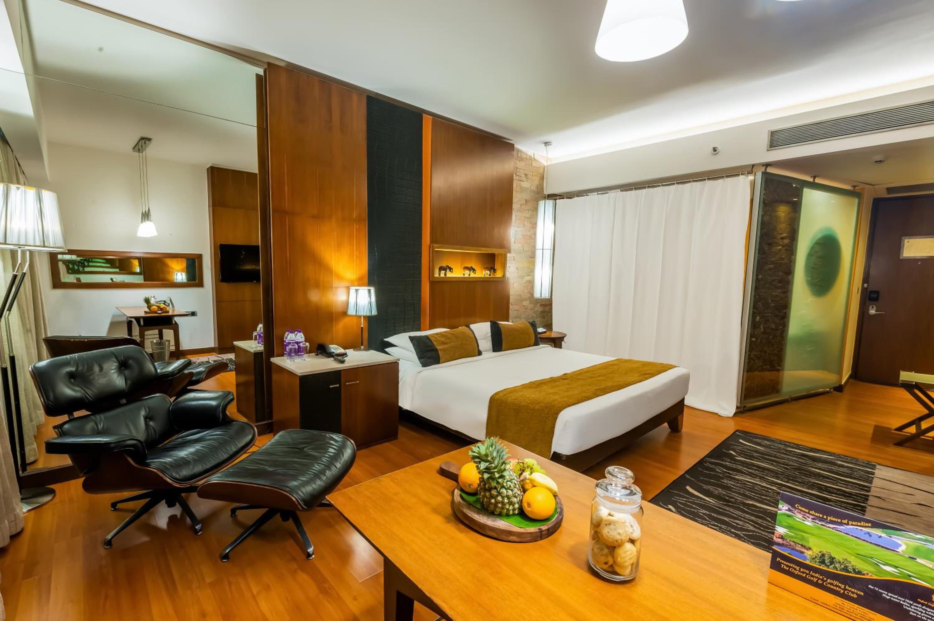 Premier Room with Bathtub with 15% discount on Food & Soft Beverages - Photo 1
