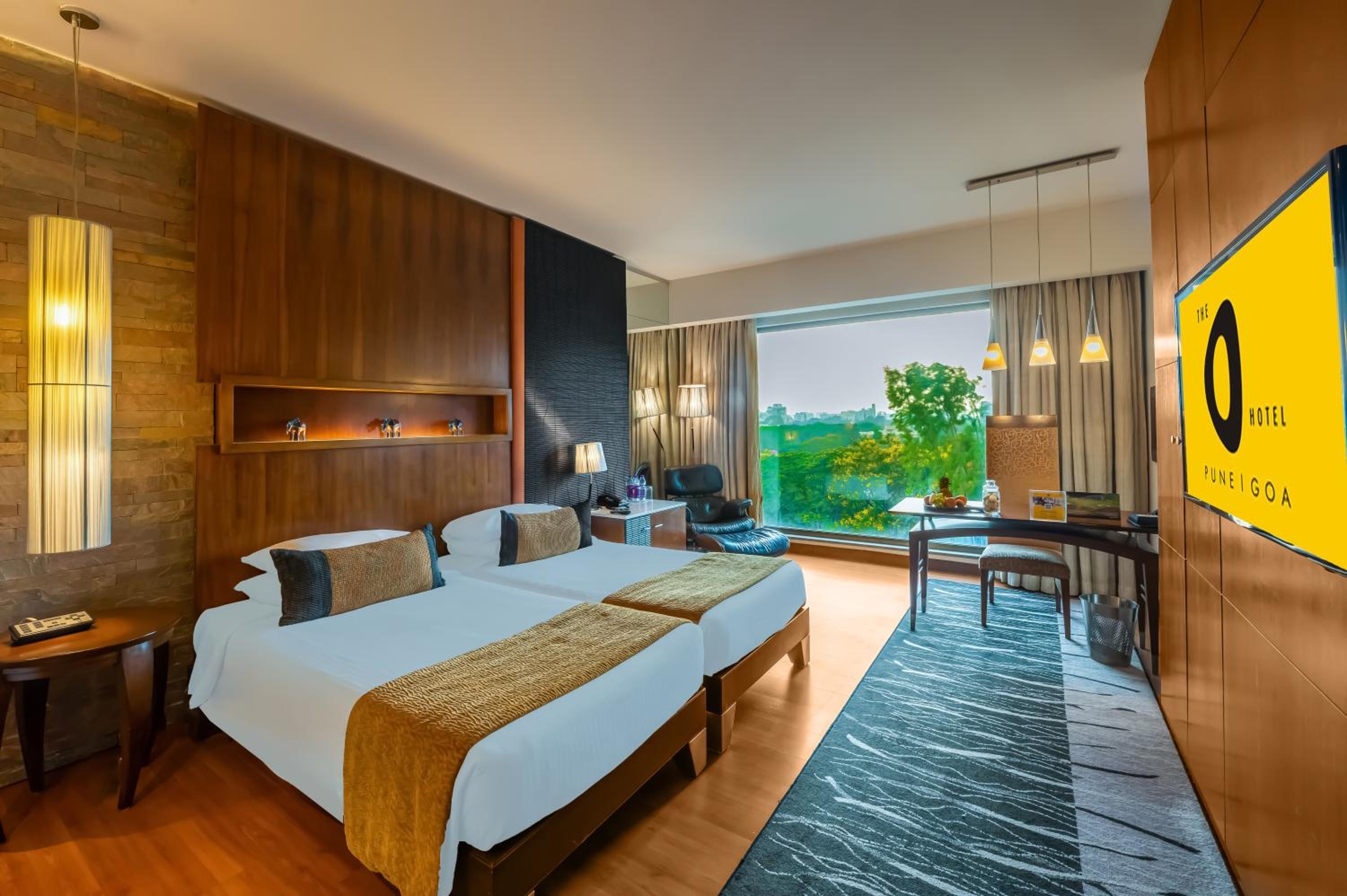 Premier Room with Bathtub with 15% discount on Food & Soft Beverages - Photo 2