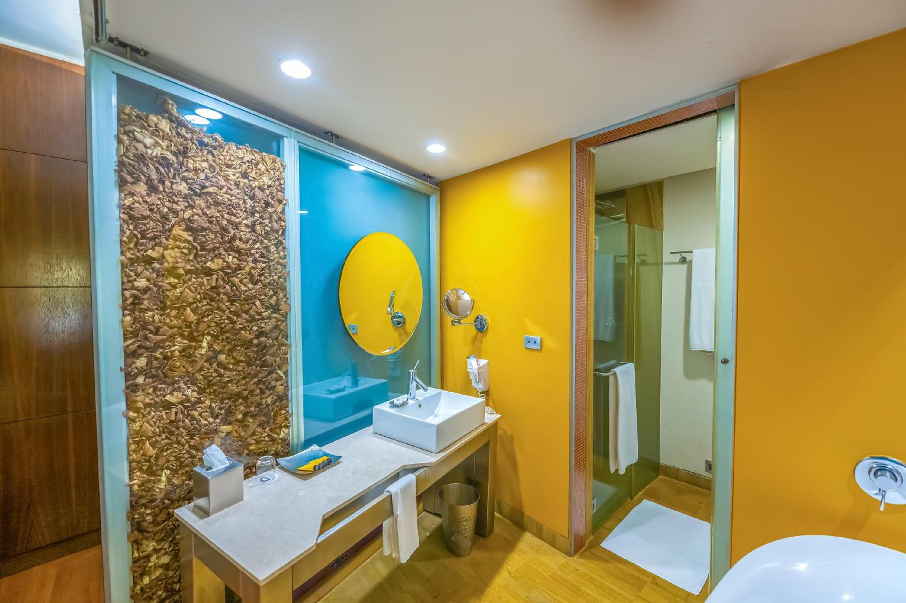 Premier Room with Bathtub with 15% discount on Food & Soft Beverages - Photo 10