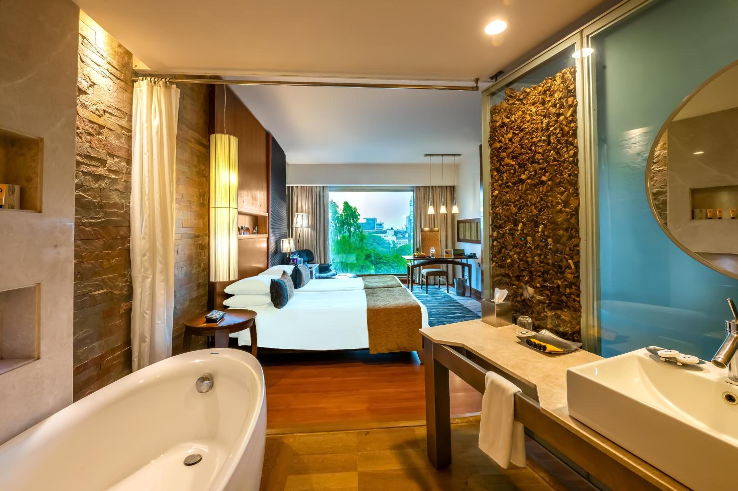 Premier Room with Bathtub with 15% discount on Food & Soft Beverages - Photo 3