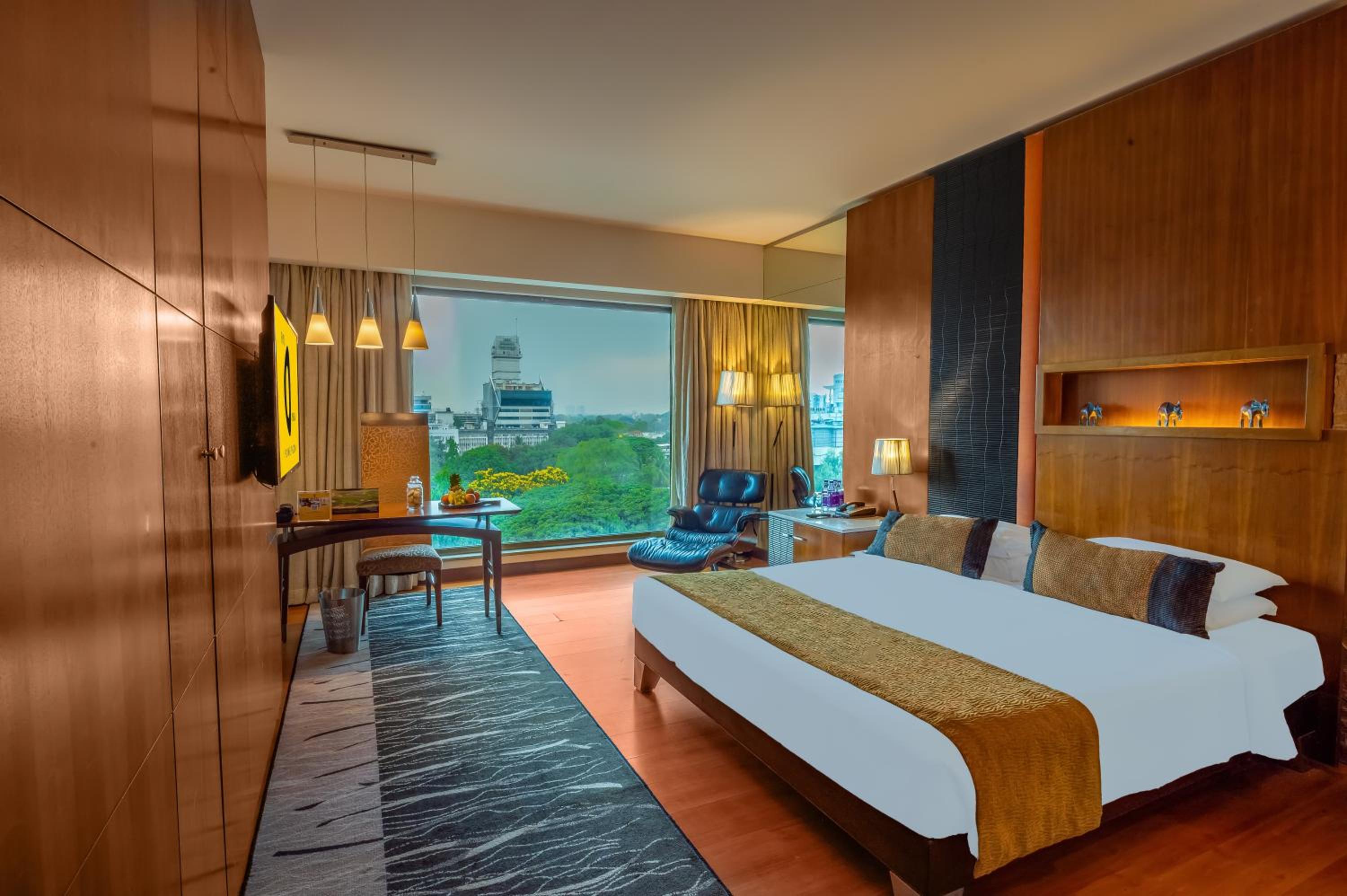 Premier Room with Bathtub with 15% discount on Food & Soft Beverages - Photo 4