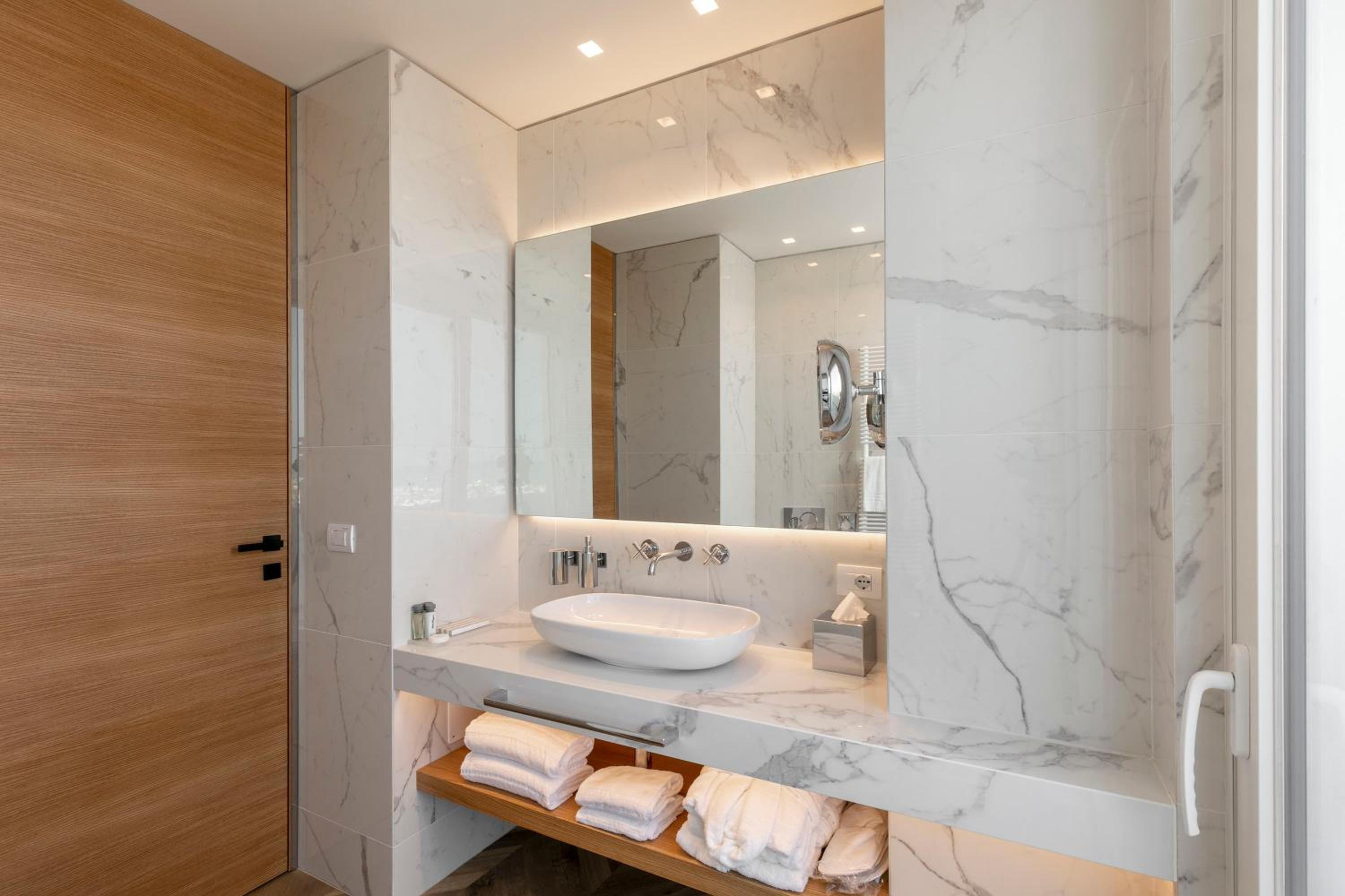 Queen Suite with Sea View - Photo 6