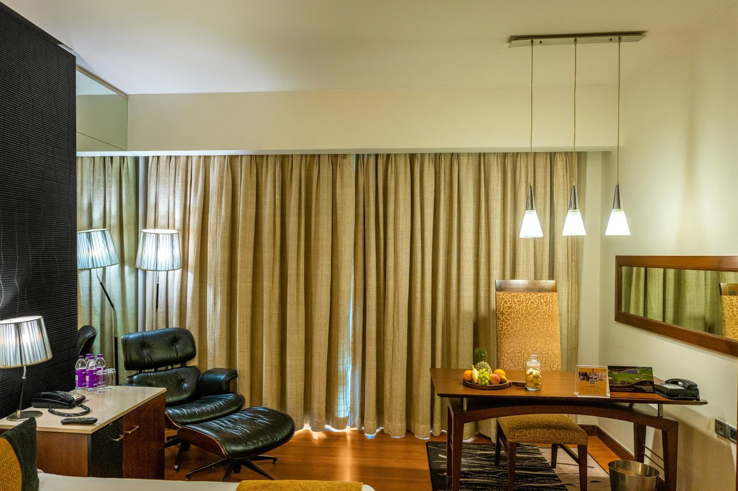Premier Room with Bathtub with 15% discount on Food & Soft Beverages - Photo 6