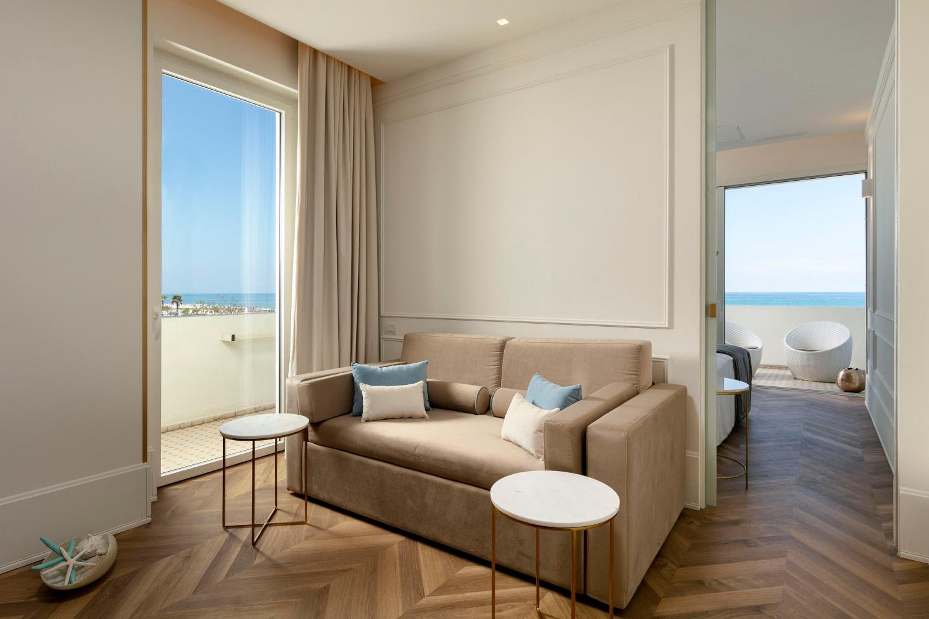 Queen Suite with Sea View - Photo 4
