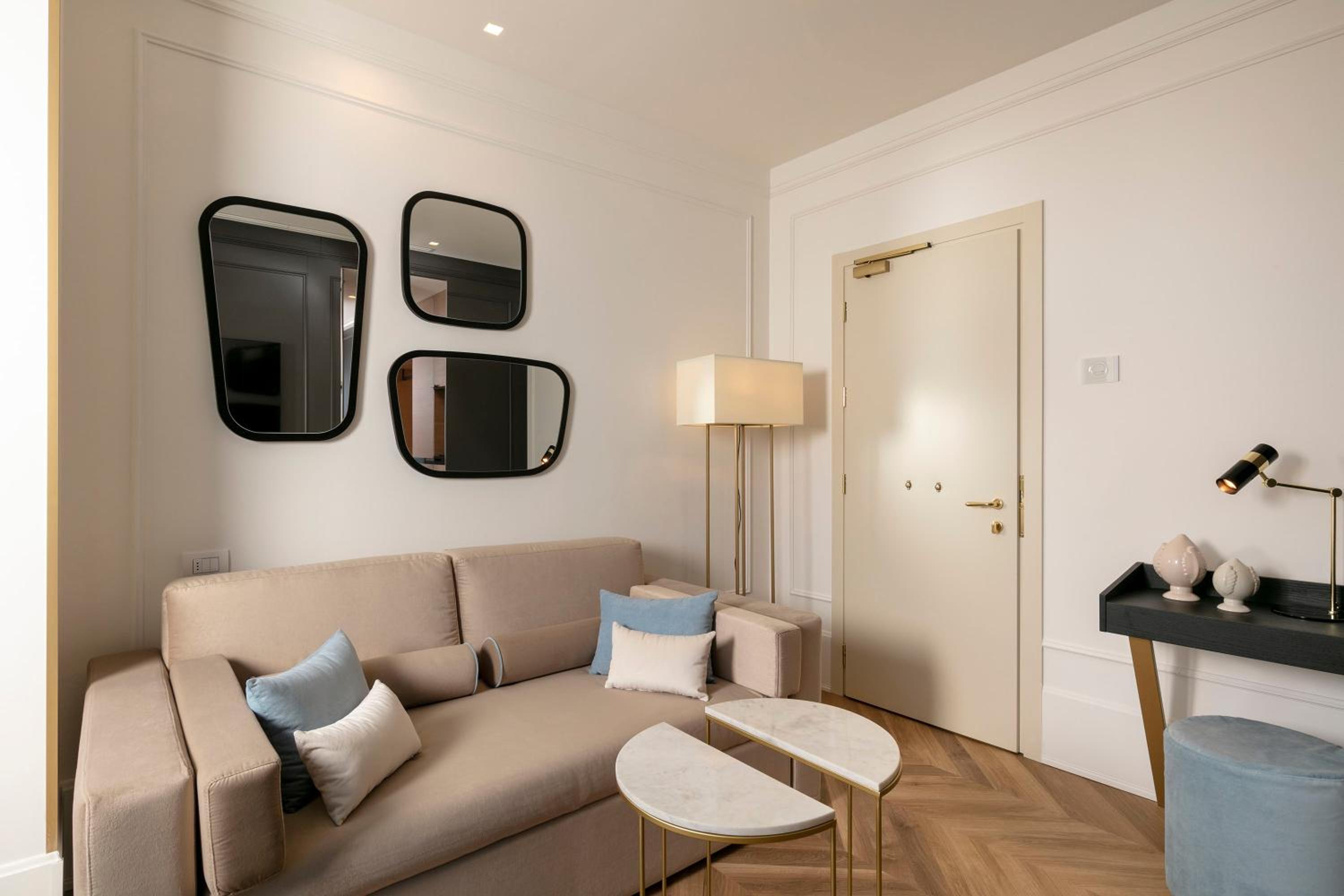 Queen Suite with Sea View - Photo 3