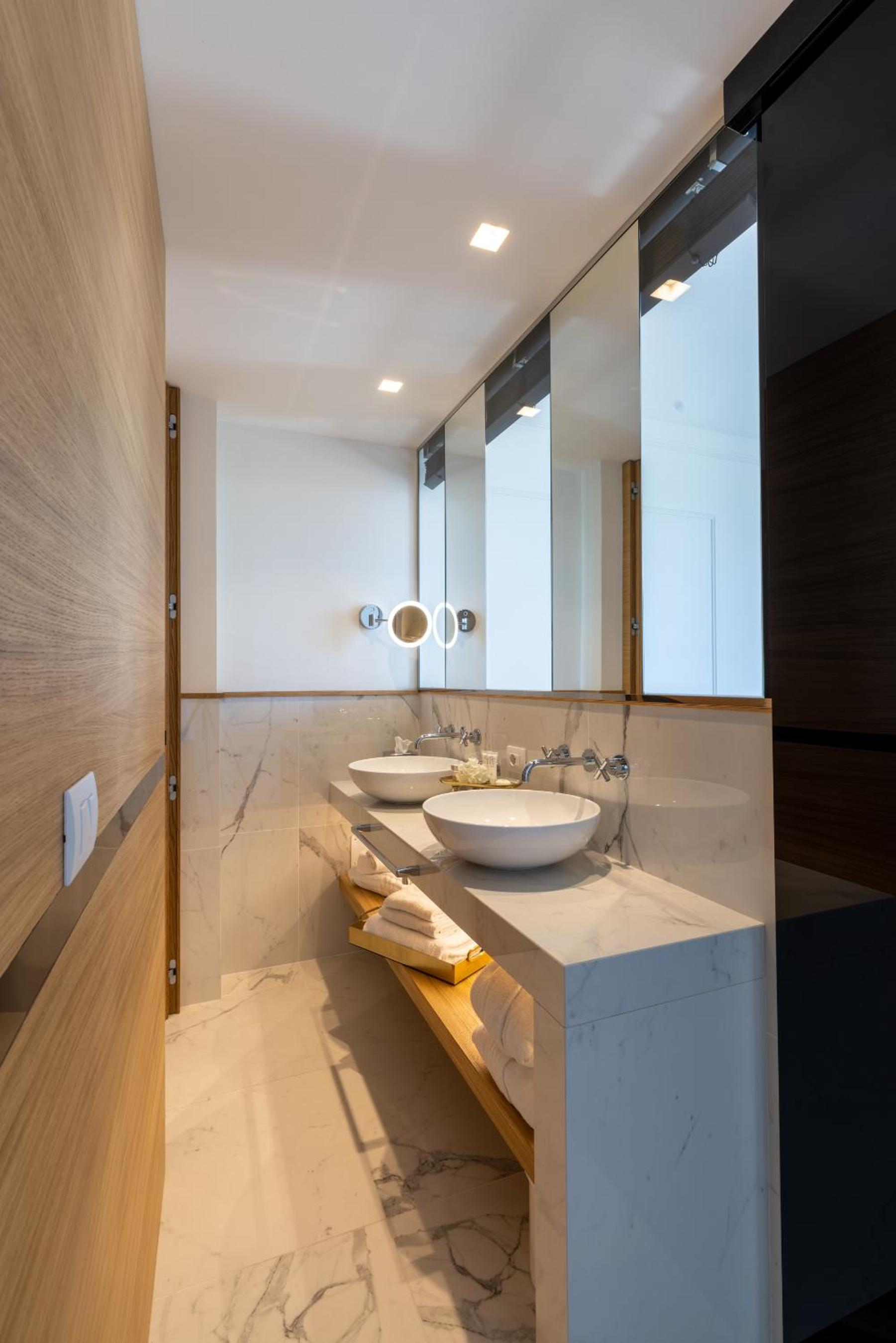 Junior Suite Queen - Photo 11